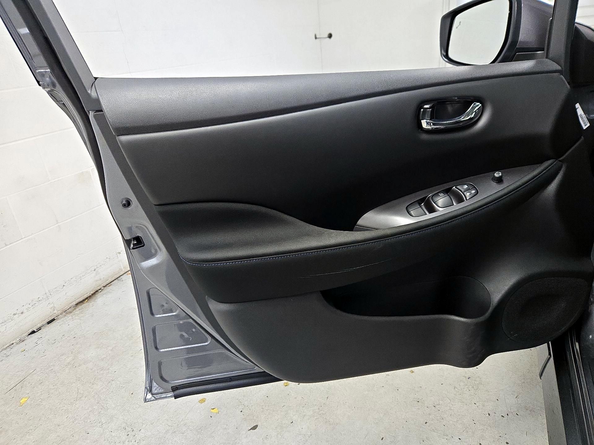 Thumbnail: 2023 Nissan Leaf - 12