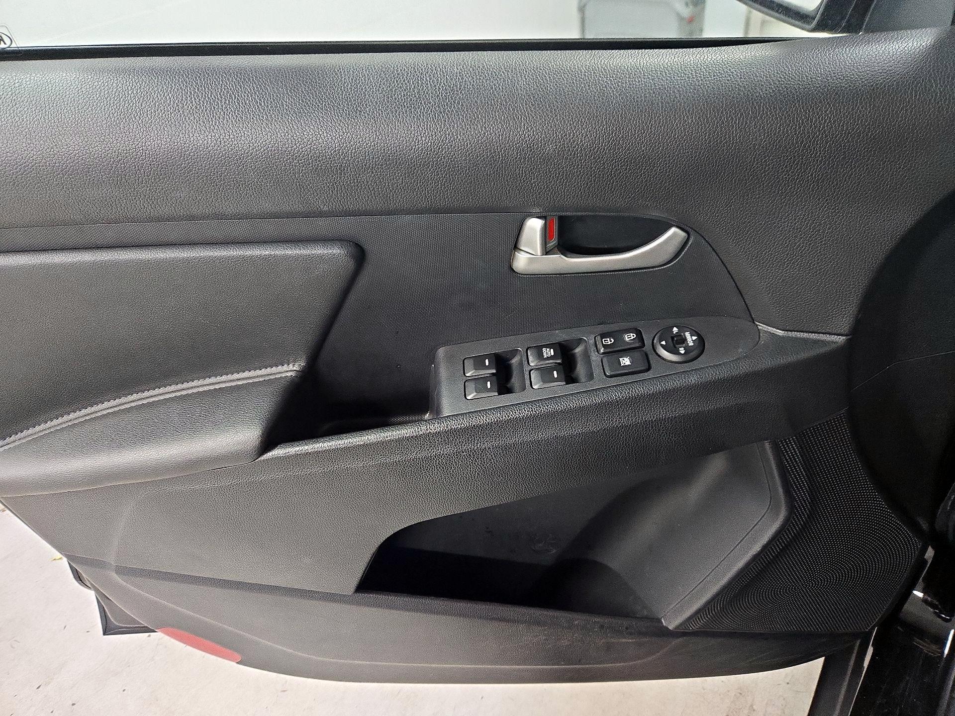 Thumbnail: 2014 Kia Sportage - 12