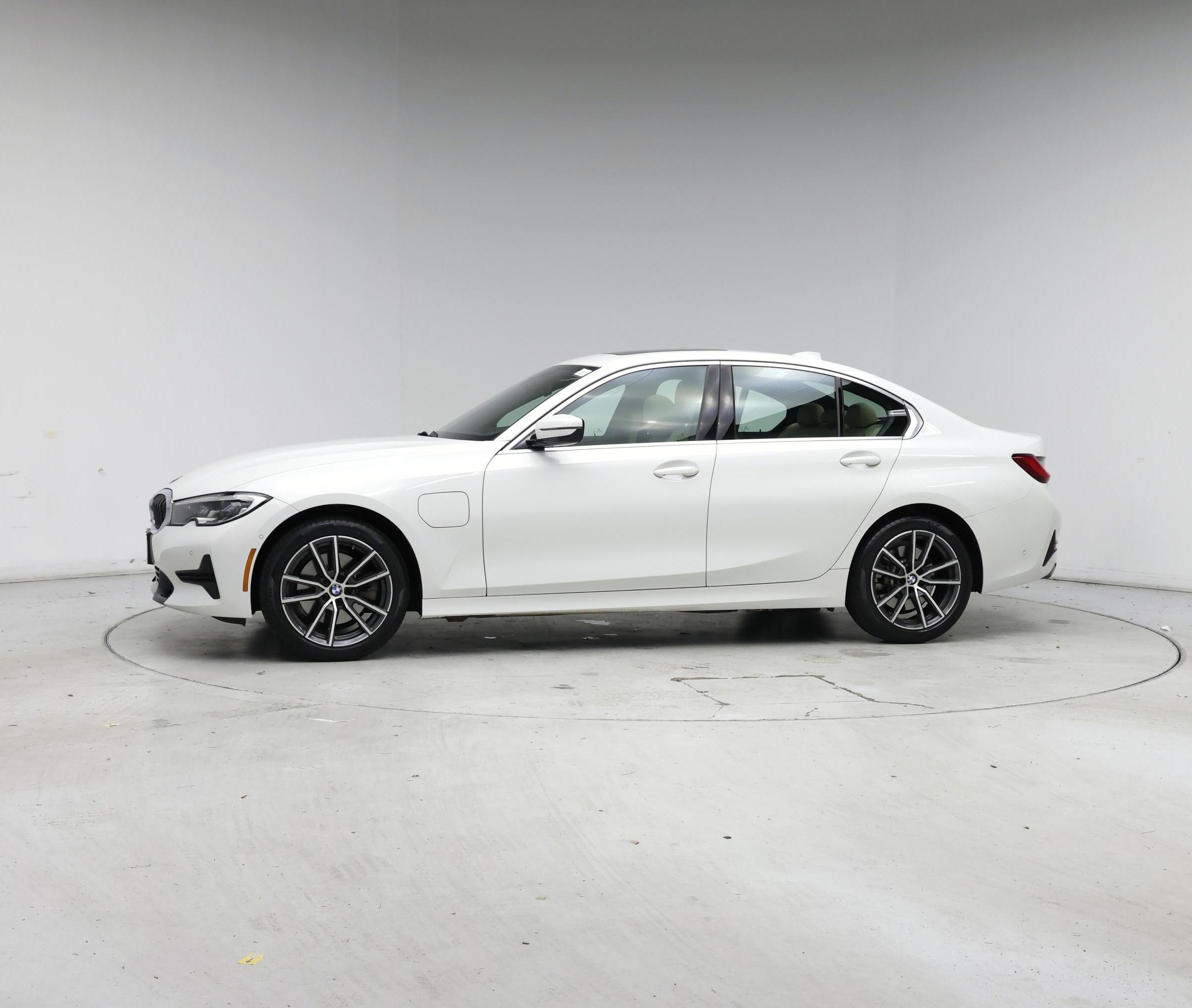 Thumbnail: 2021 BMW 3 Series - 3