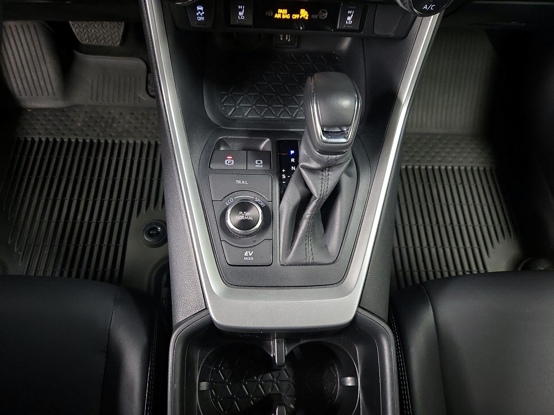 Thumbnail: 2023 Toyota RAV4 - 17