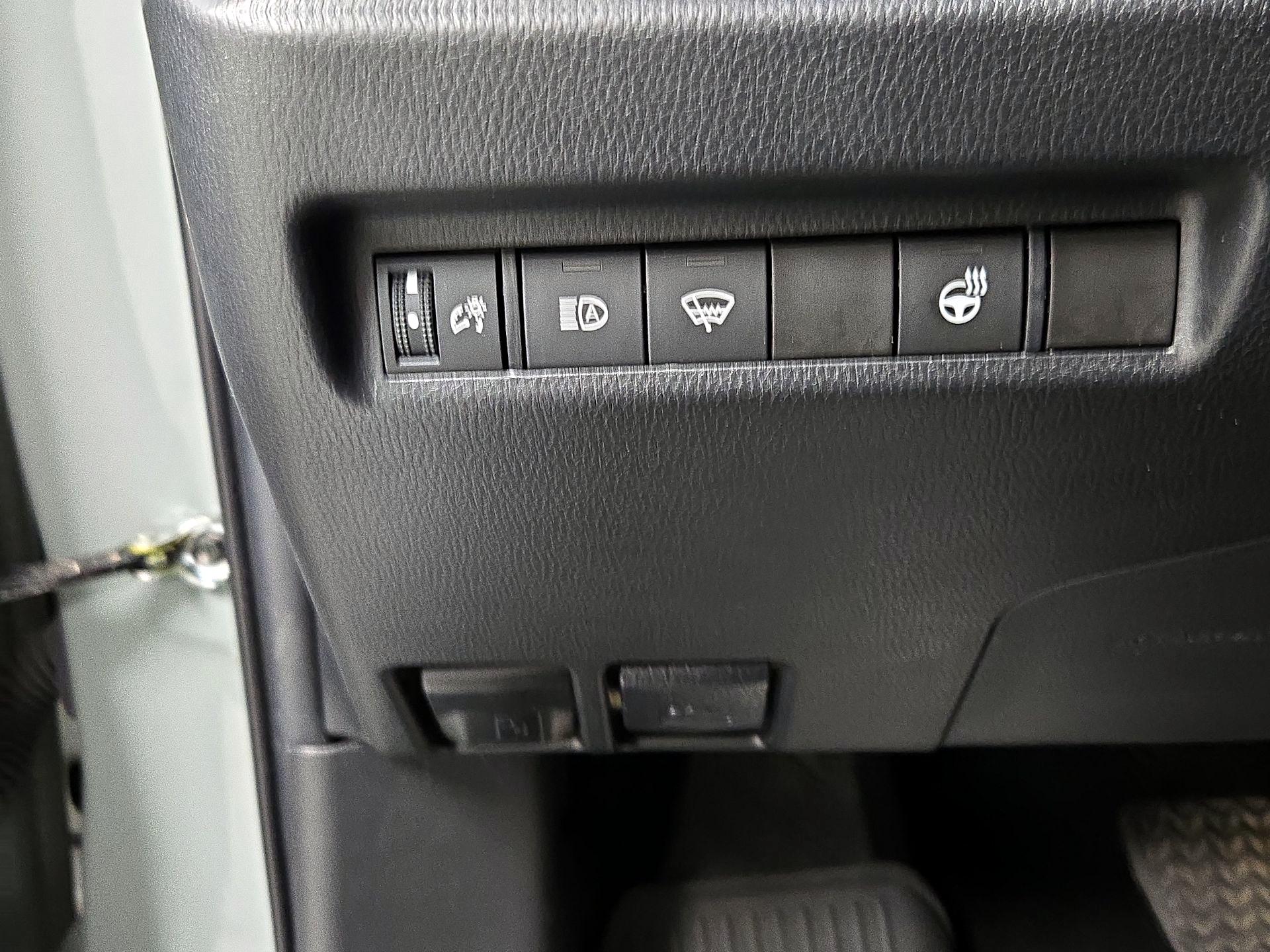 Thumbnail: 2022 Toyota RAV4 - 13