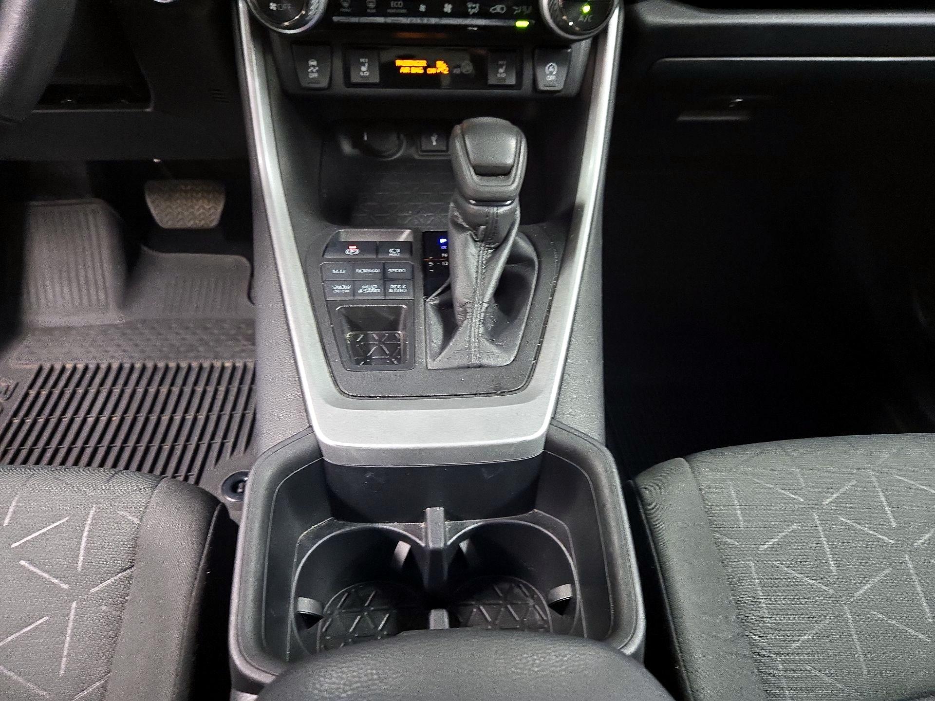 Thumbnail: 2022 Toyota RAV4 - 17