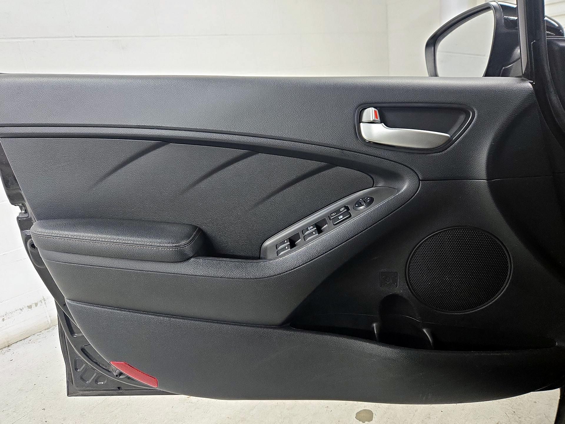 Thumbnail: 2017 Kia Forte - 12