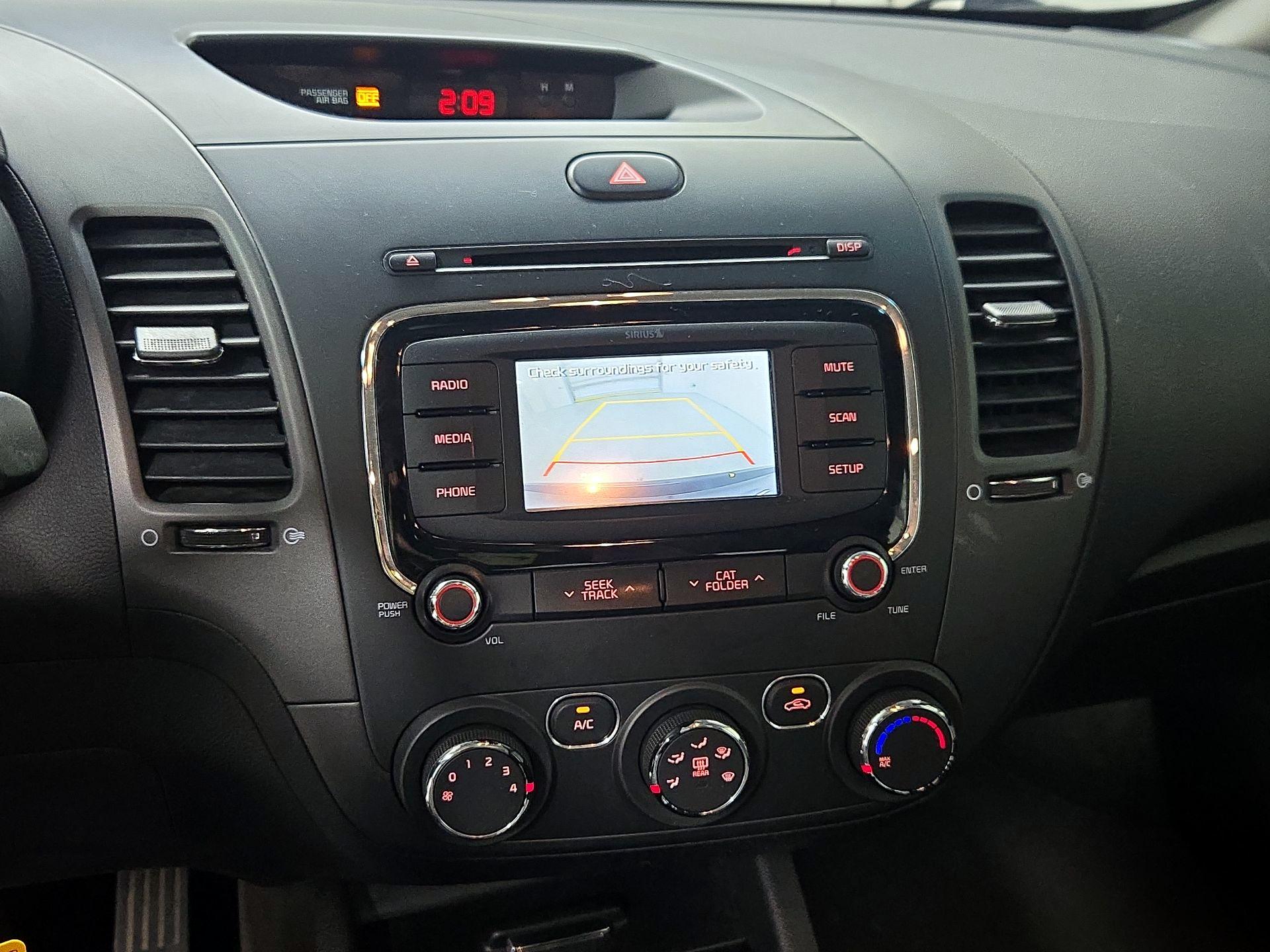 Thumbnail: 2017 Kia Forte - 14