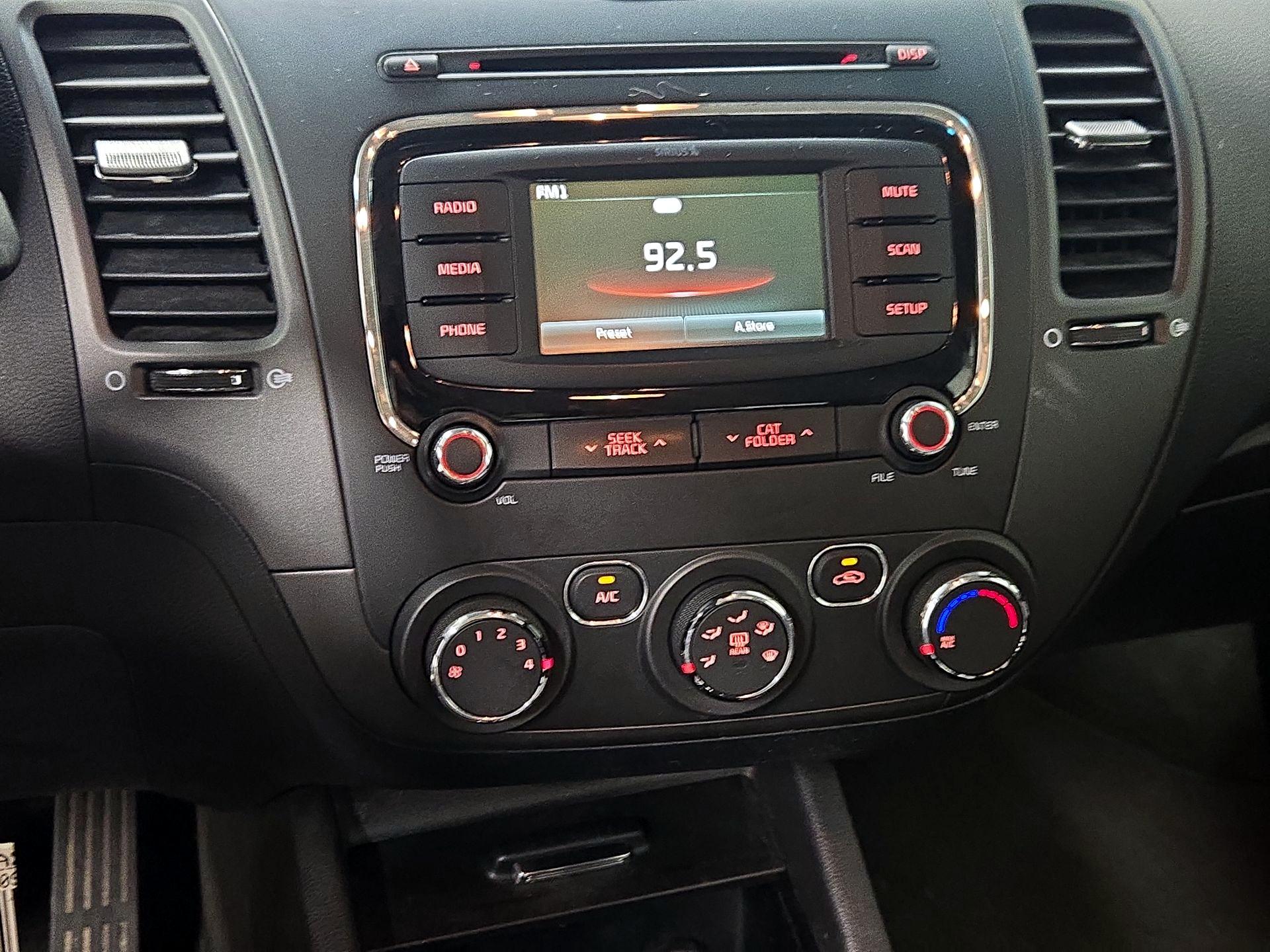 Thumbnail: 2017 Kia Forte - 16