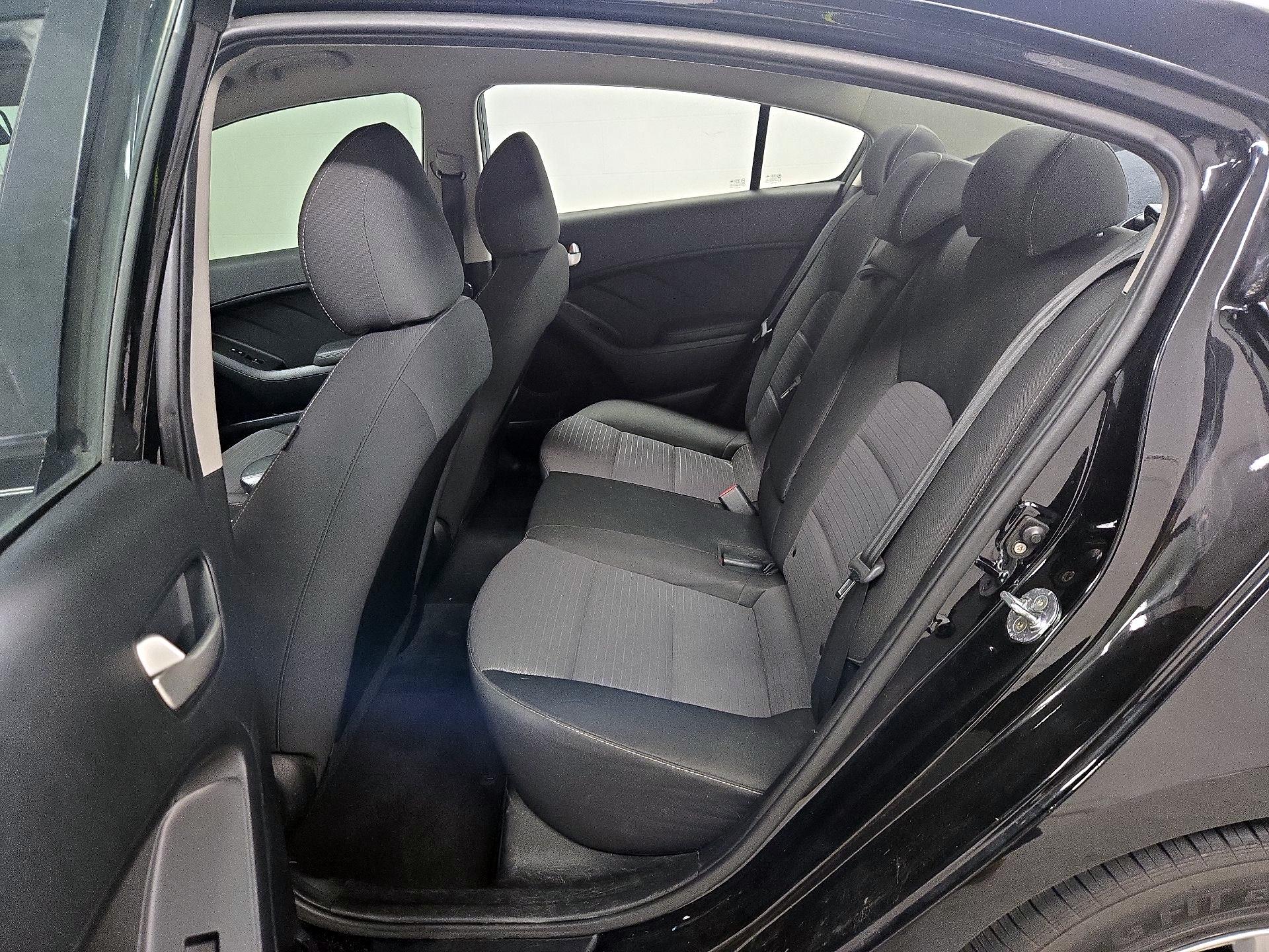 Thumbnail: 2017 Kia Forte - 19