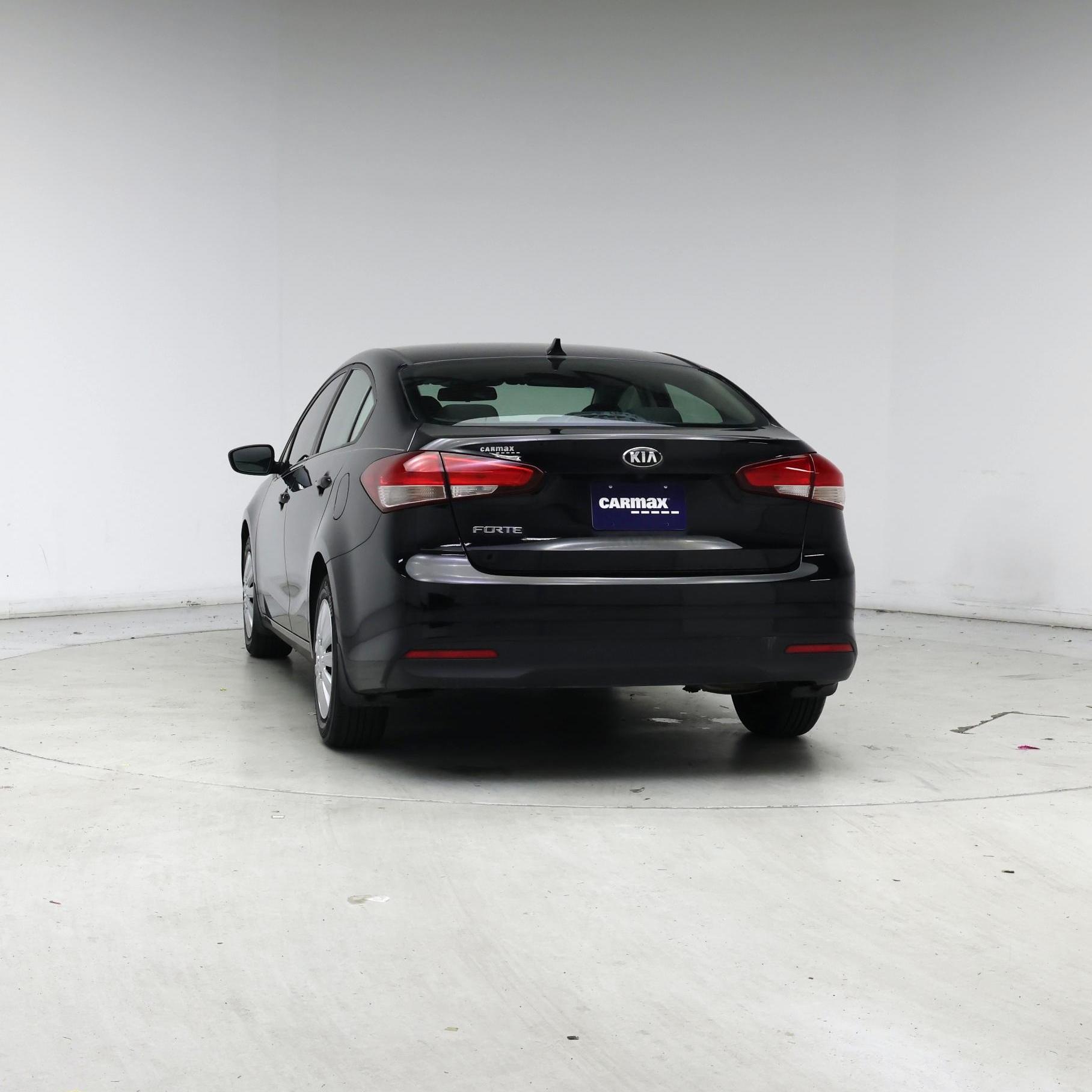 Thumbnail: 2017 Kia Forte - 6