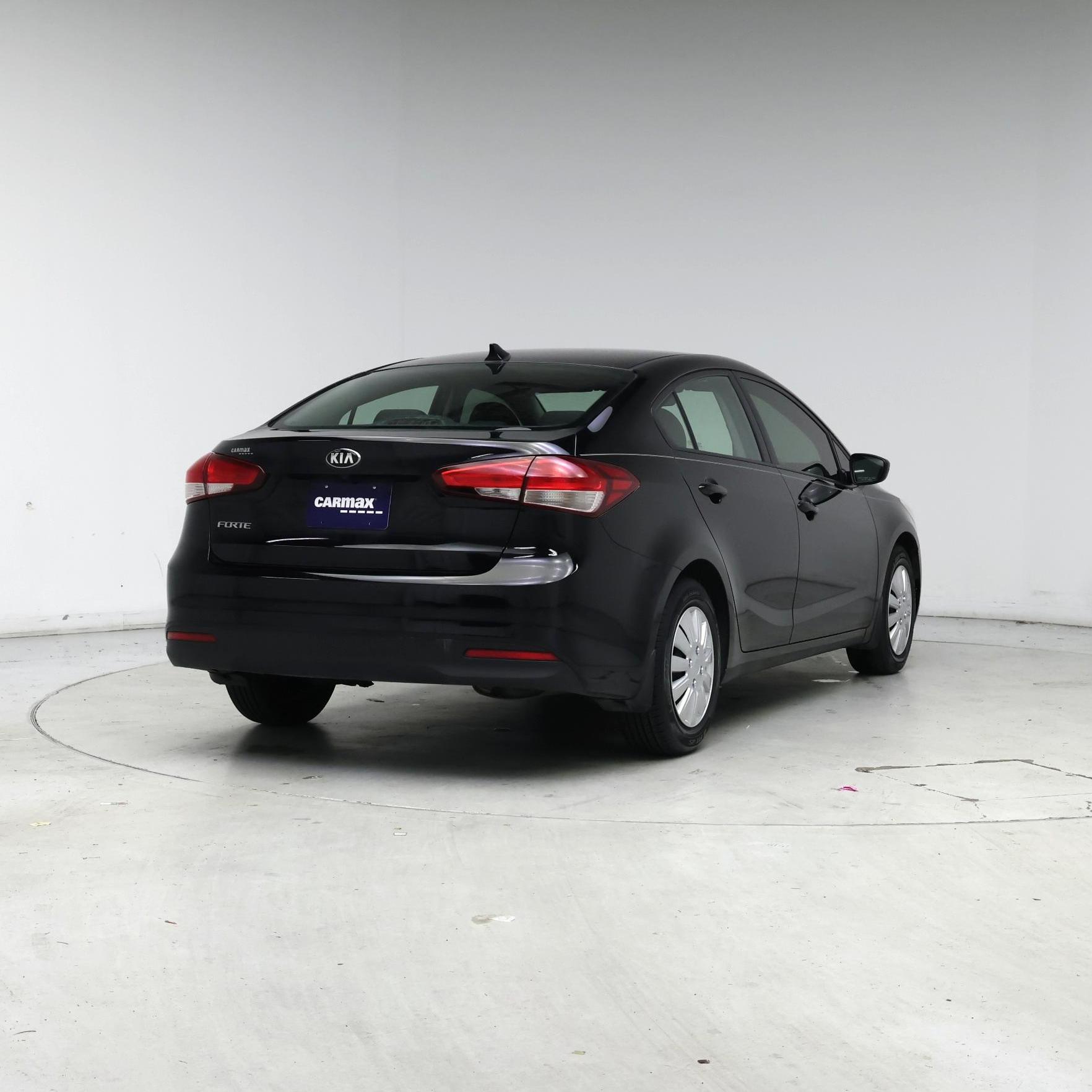 Thumbnail: 2017 Kia Forte - 8