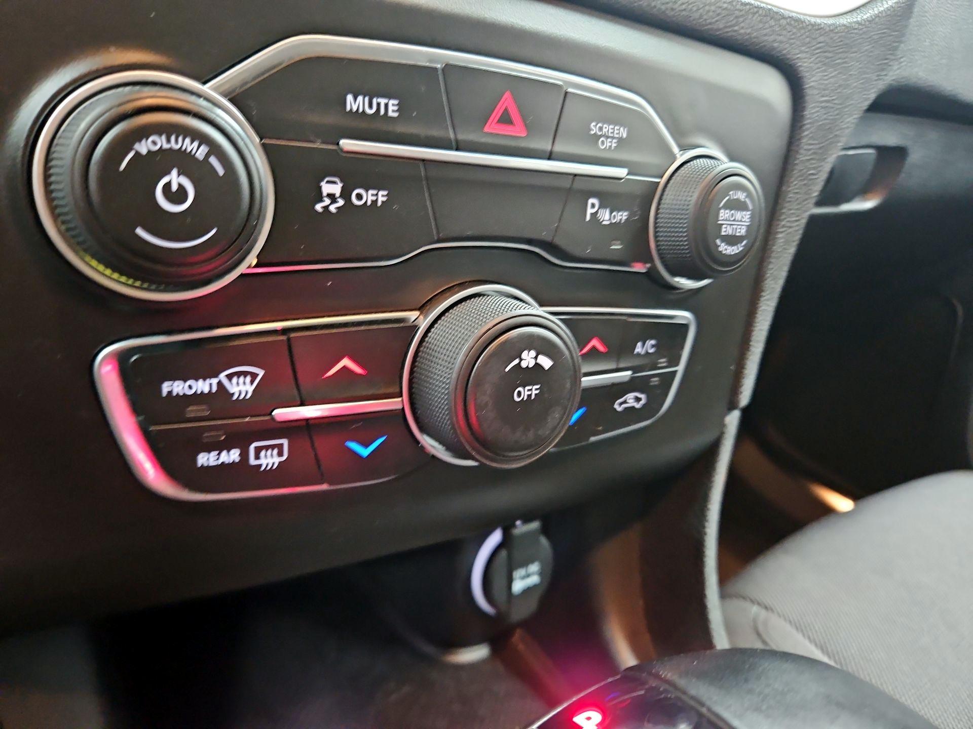 Thumbnail: 2022 Dodge Charger - 16