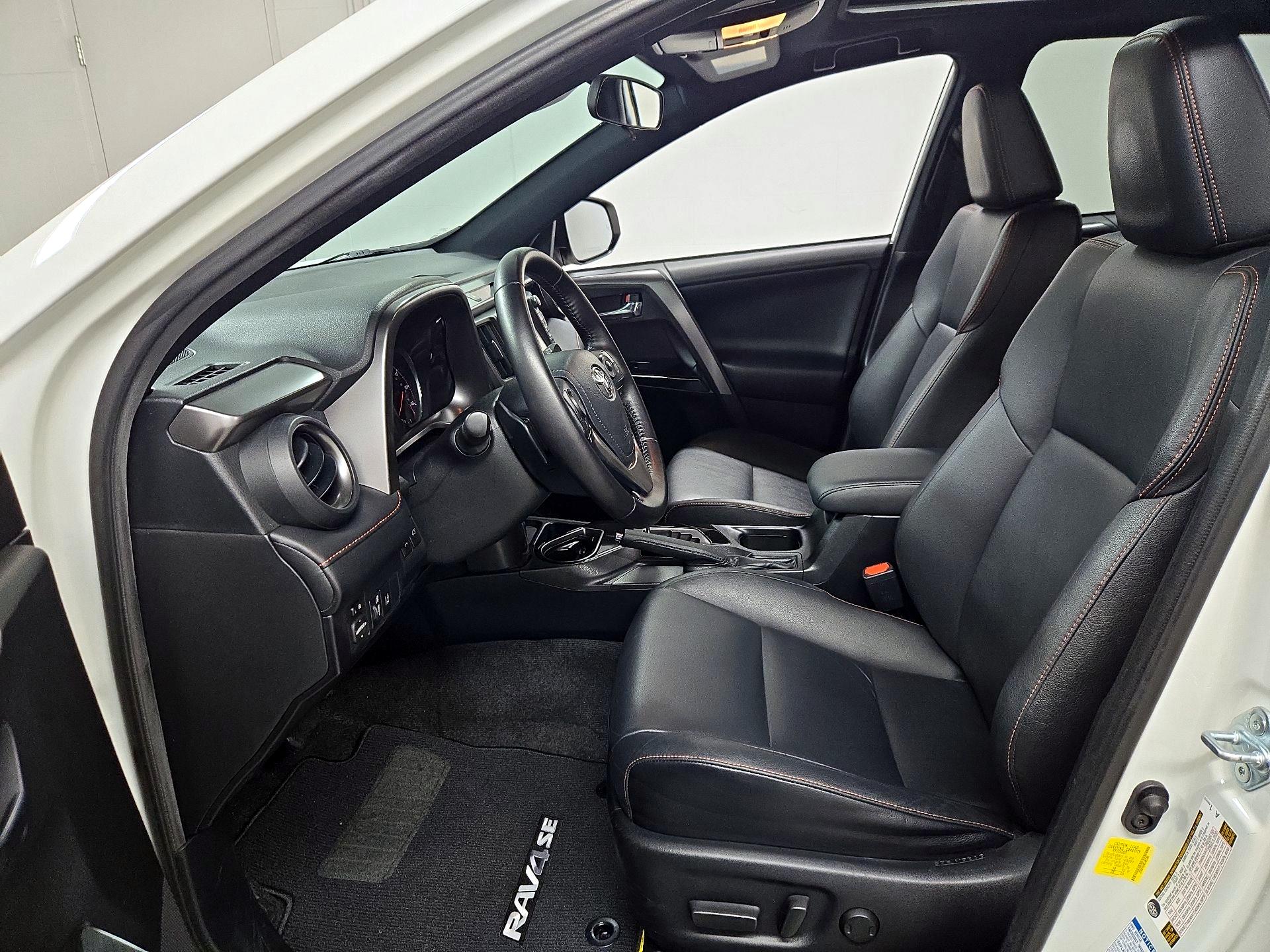 Thumbnail: 2016 Toyota RAV4 - 11