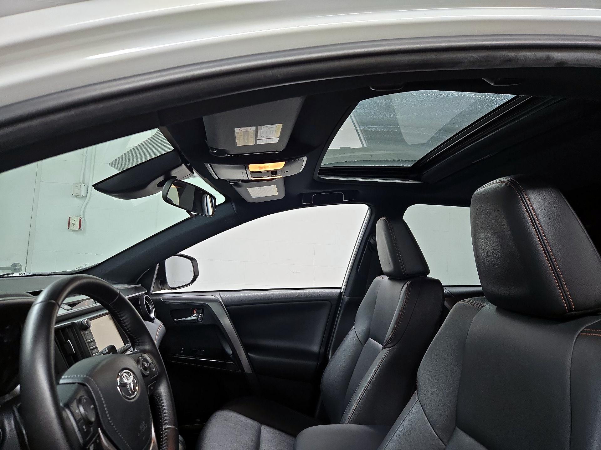 Thumbnail: 2016 Toyota RAV4 - 20