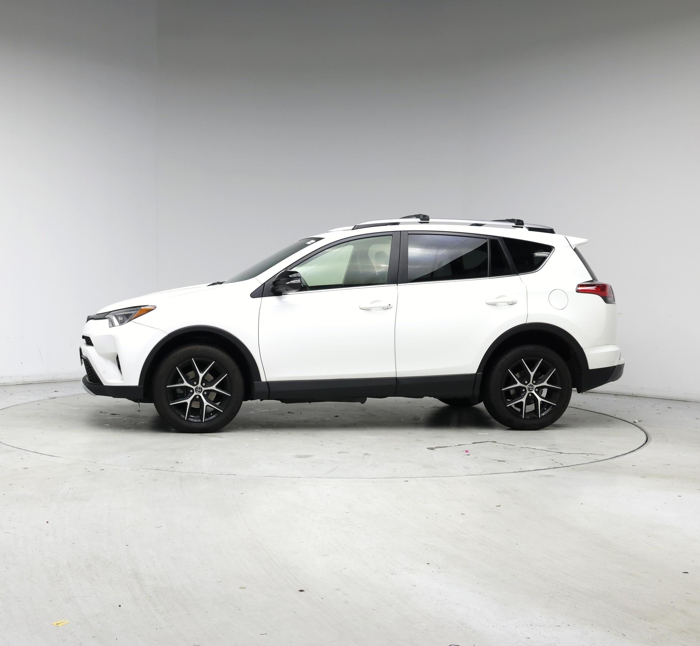Thumbnail: 2016 Toyota RAV4 - 3