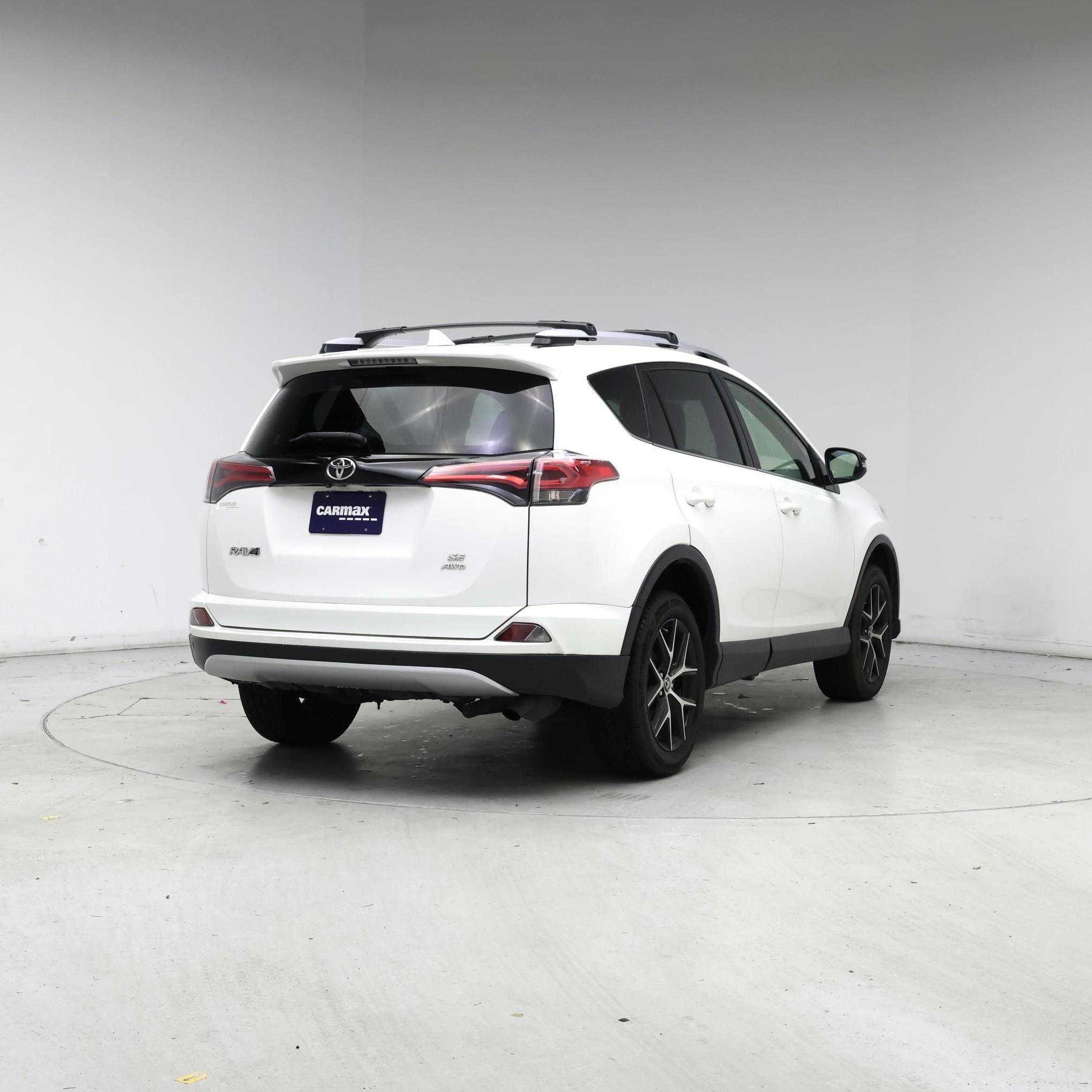 Thumbnail: 2016 Toyota RAV4 - 8