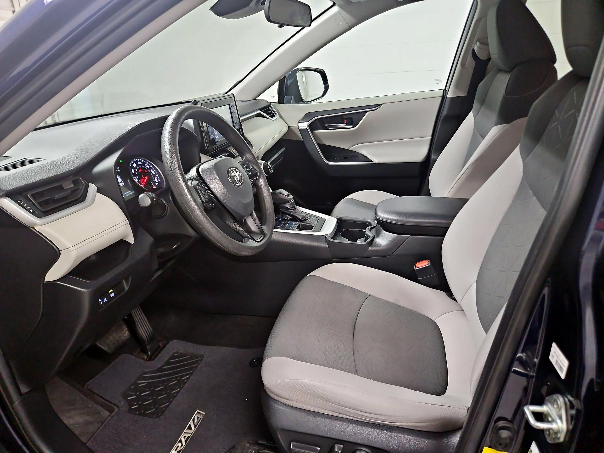 Thumbnail: 2020 Toyota RAV4 - 11