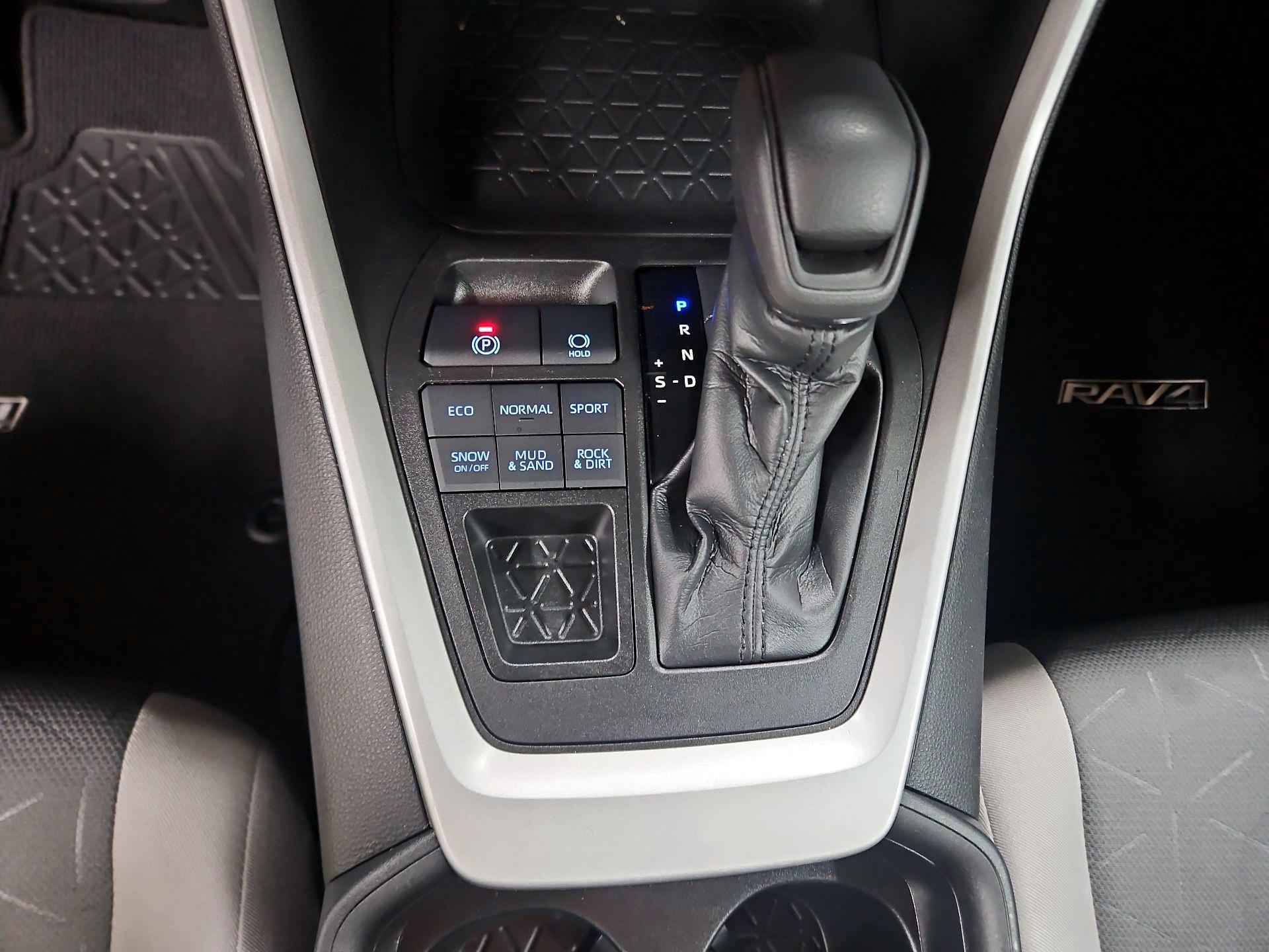 Thumbnail: 2020 Toyota RAV4 - 17