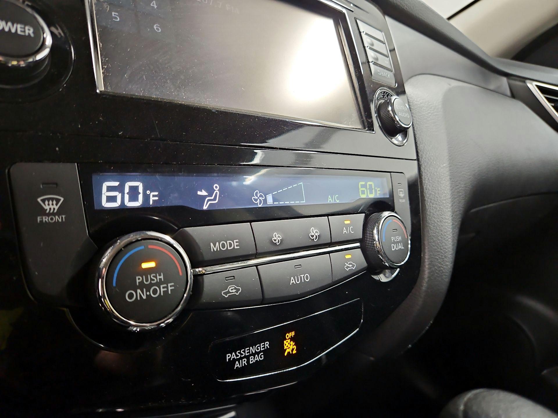 Thumbnail: 2015 Nissan Rogue - 17