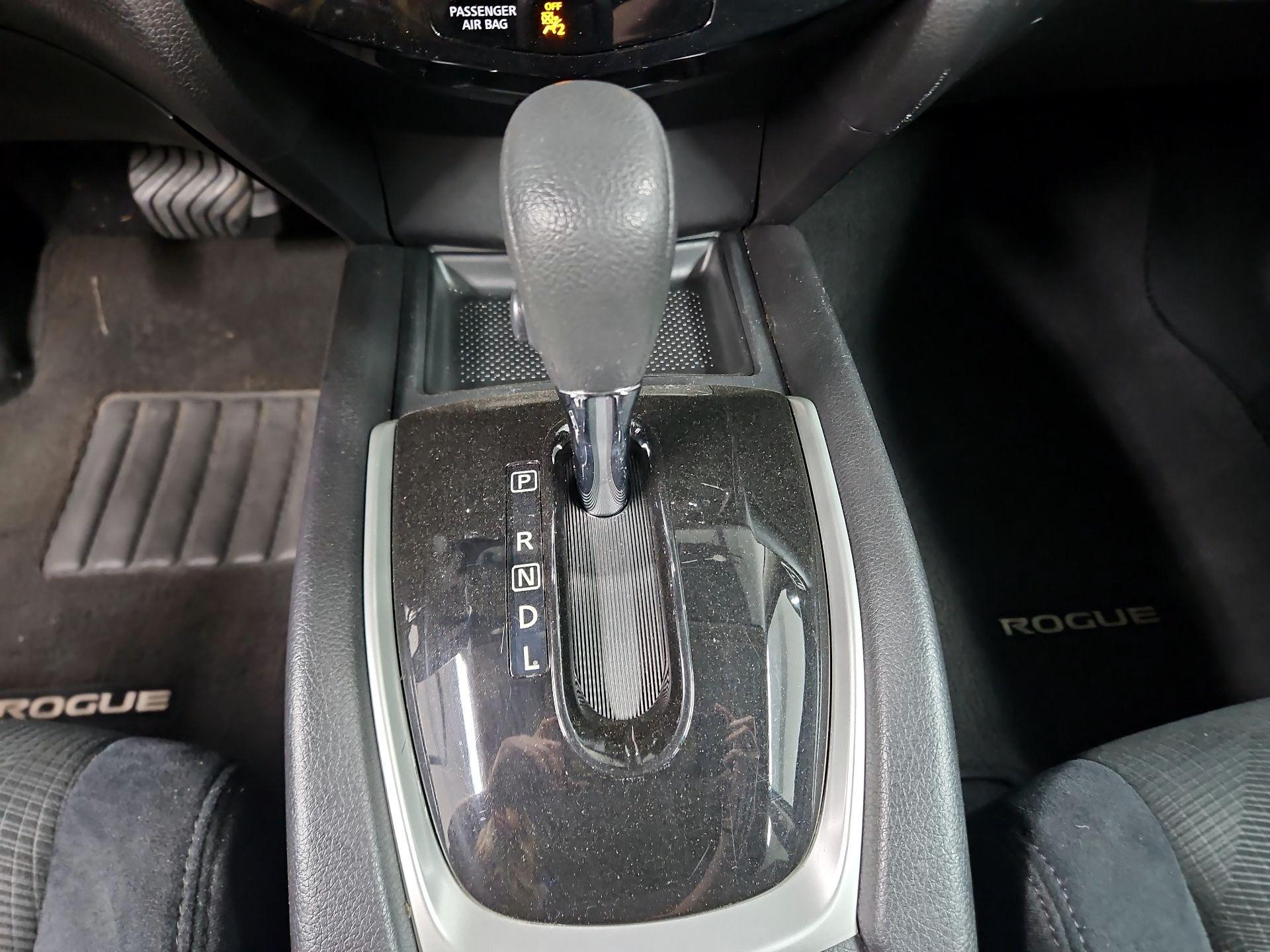 Thumbnail: 2015 Nissan Rogue - 18