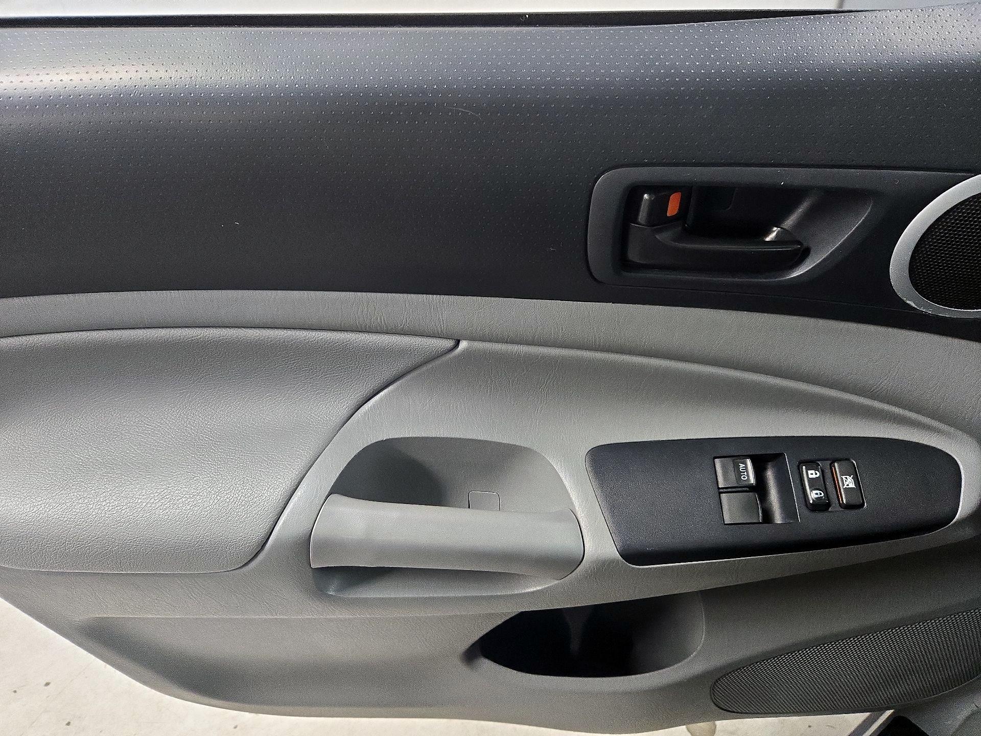 Thumbnail: 2014 Toyota Tacoma - 12