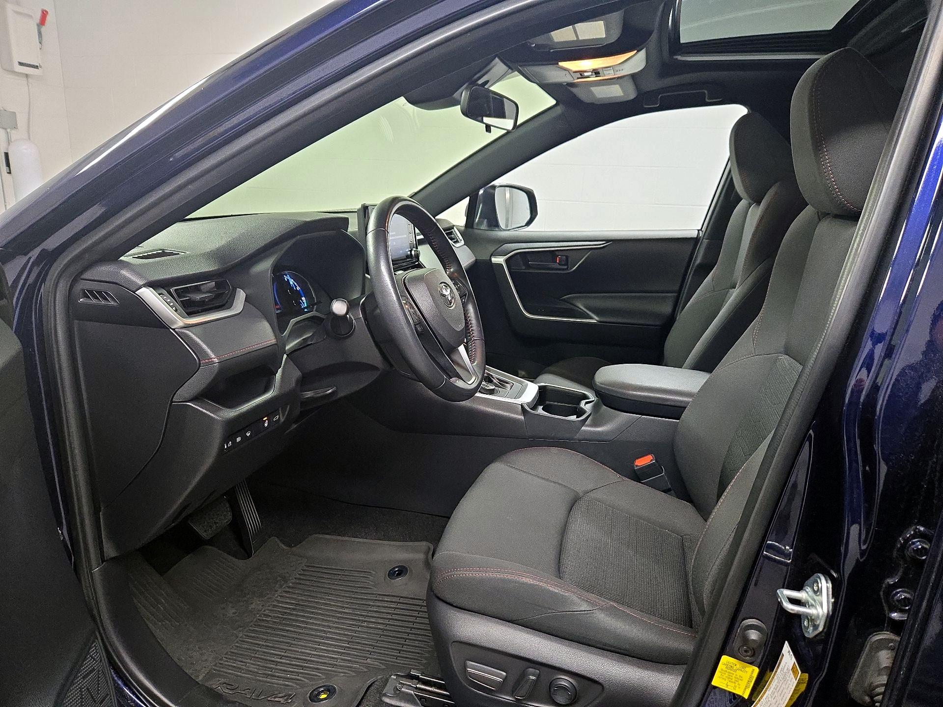 Thumbnail: 2021 Toyota RAV4 - 11