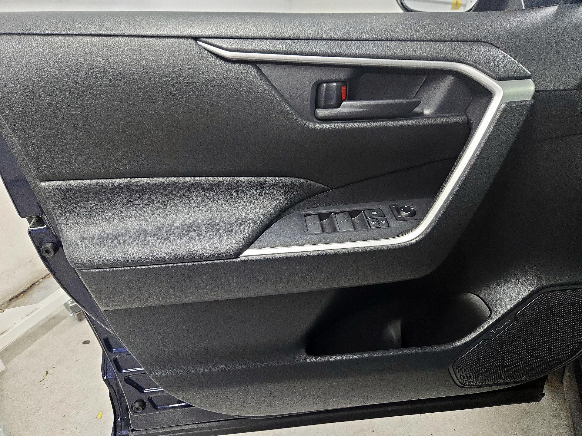 Thumbnail: 2021 Toyota RAV4 - 12