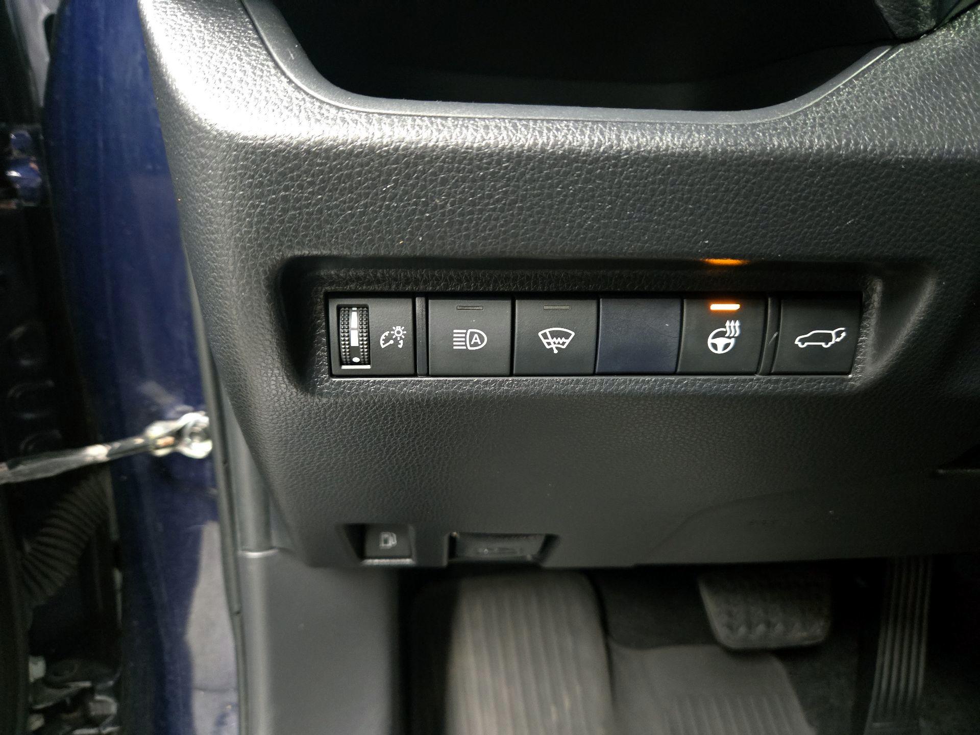 Thumbnail: 2021 Toyota RAV4 - 13