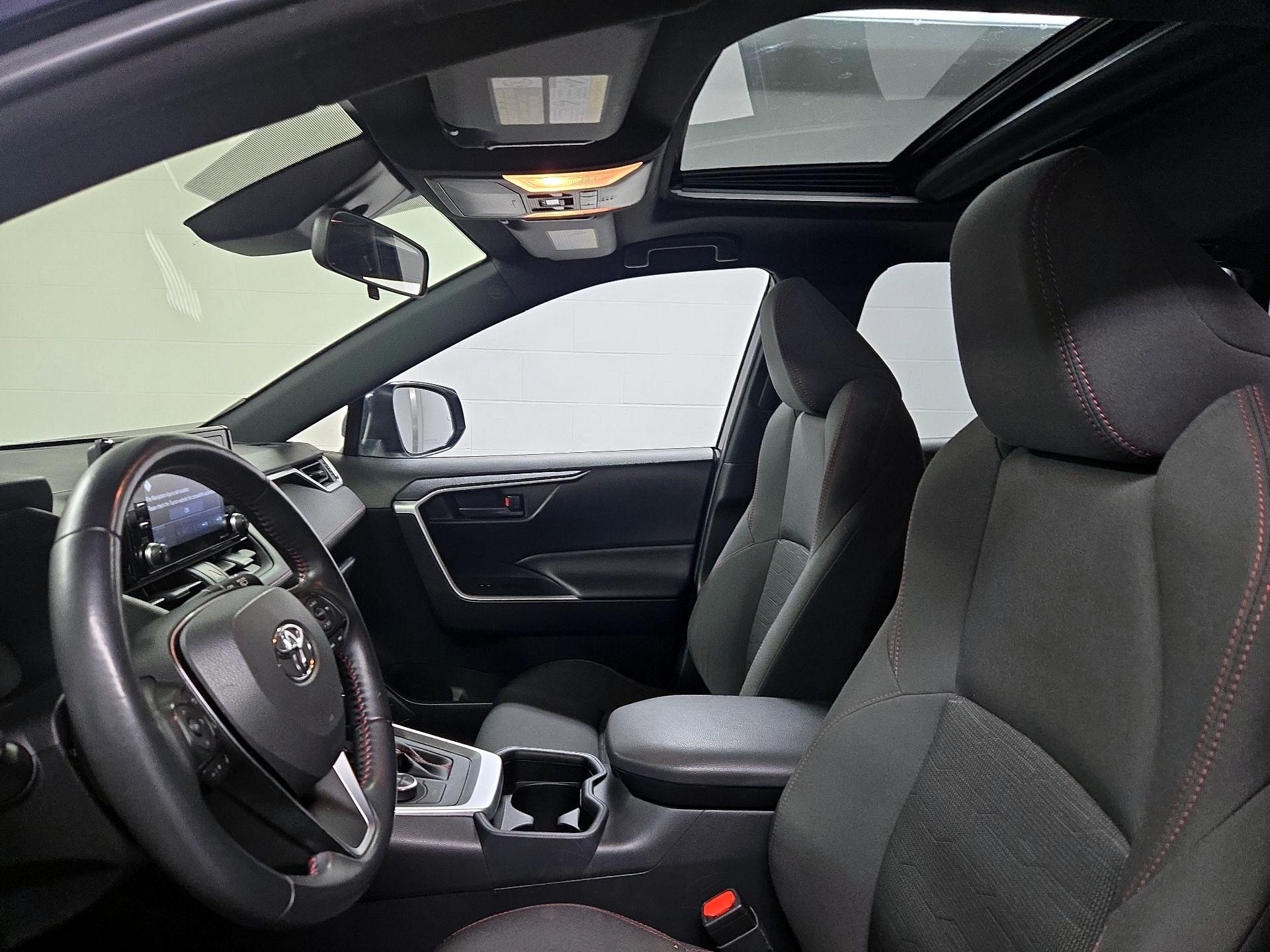 Thumbnail: 2021 Toyota RAV4 - 19