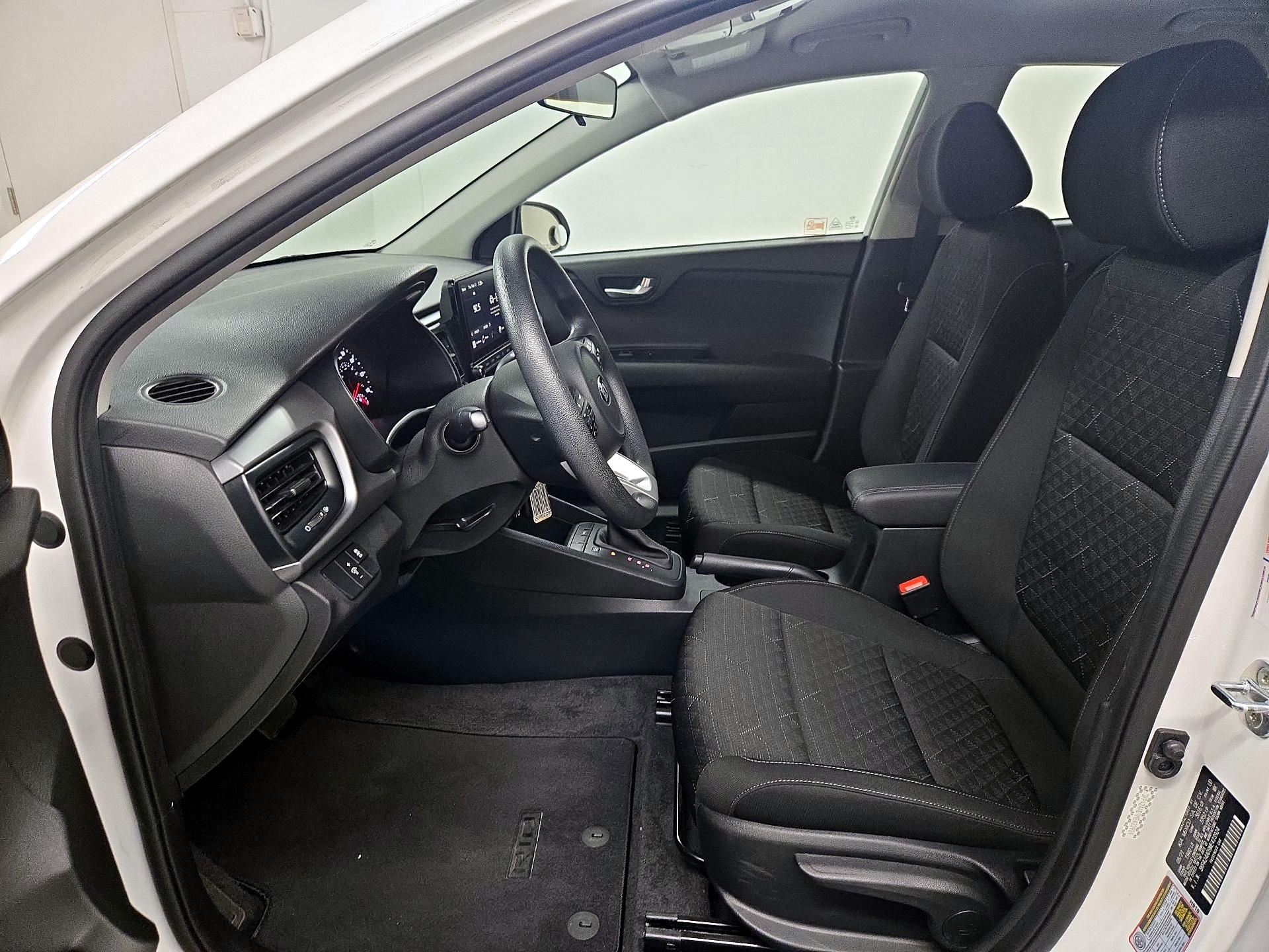 Thumbnail: 2021 Kia Rio - 11