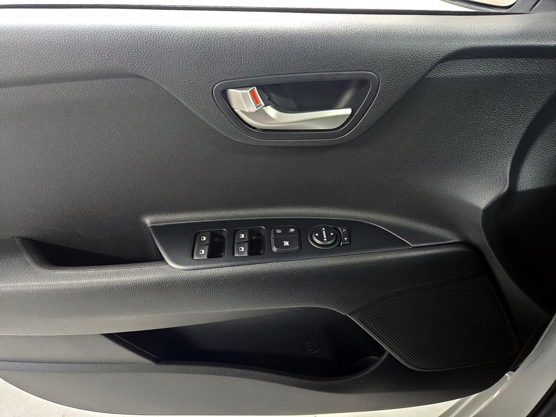 Thumbnail: 2021 Kia Rio - 12