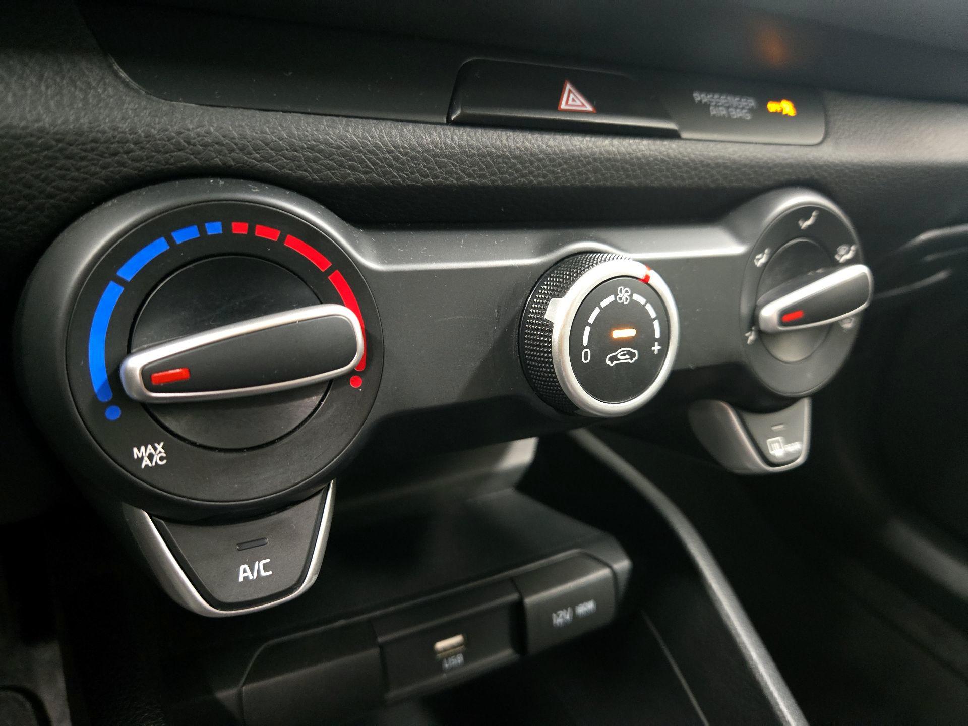 Thumbnail: 2021 Kia Rio - 16