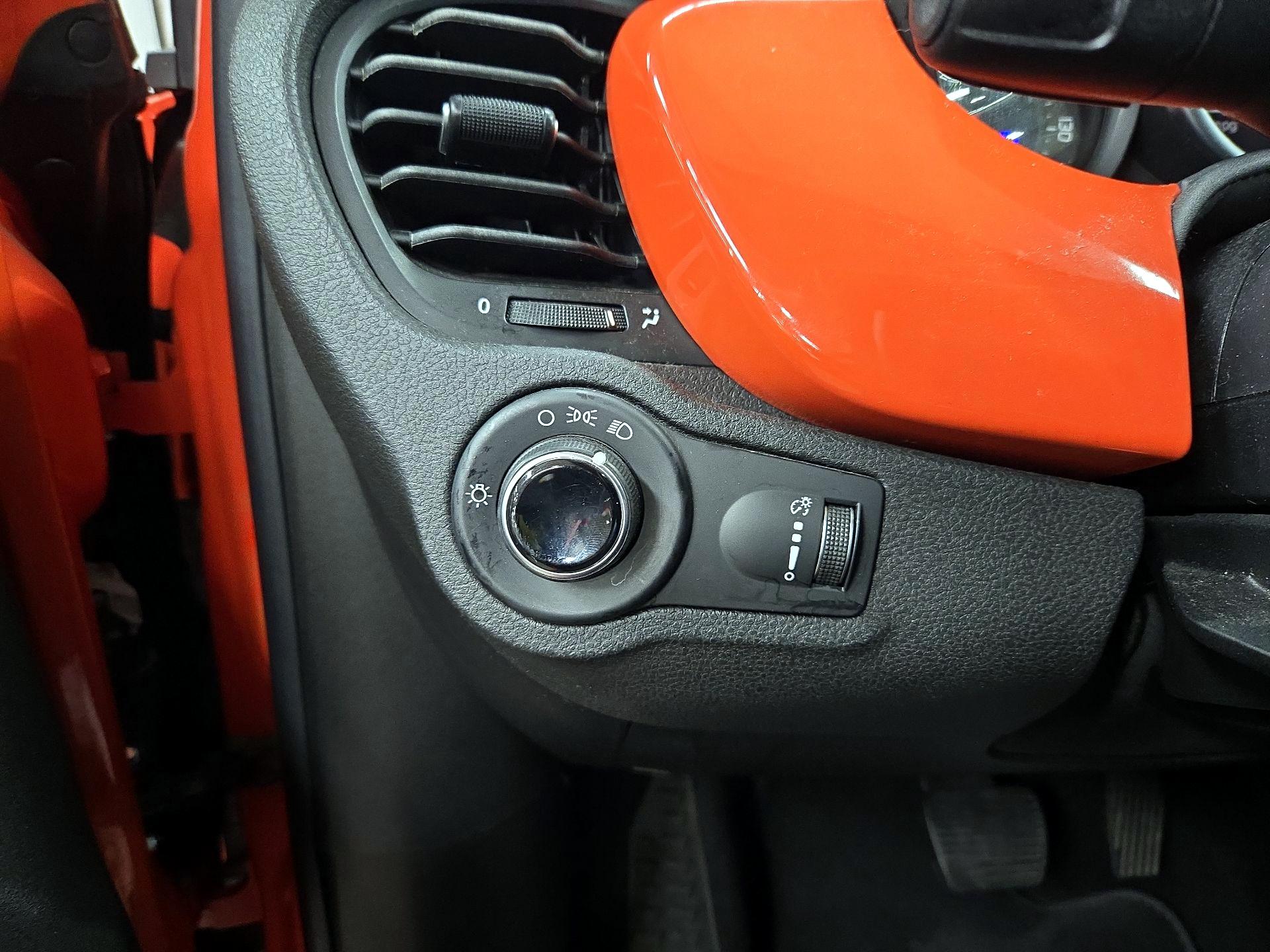 Thumbnail: 2016 Fiat 500X - 13