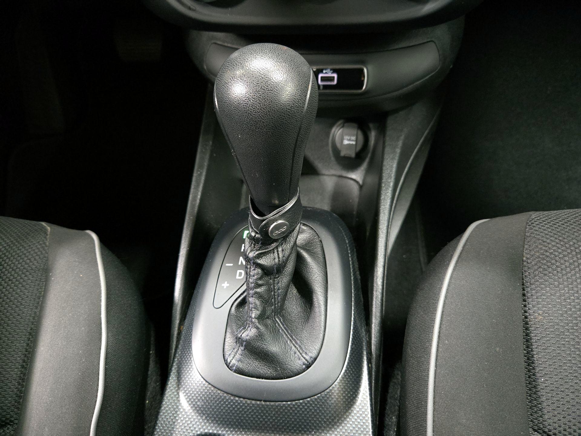 Thumbnail: 2016 Fiat 500X - 16