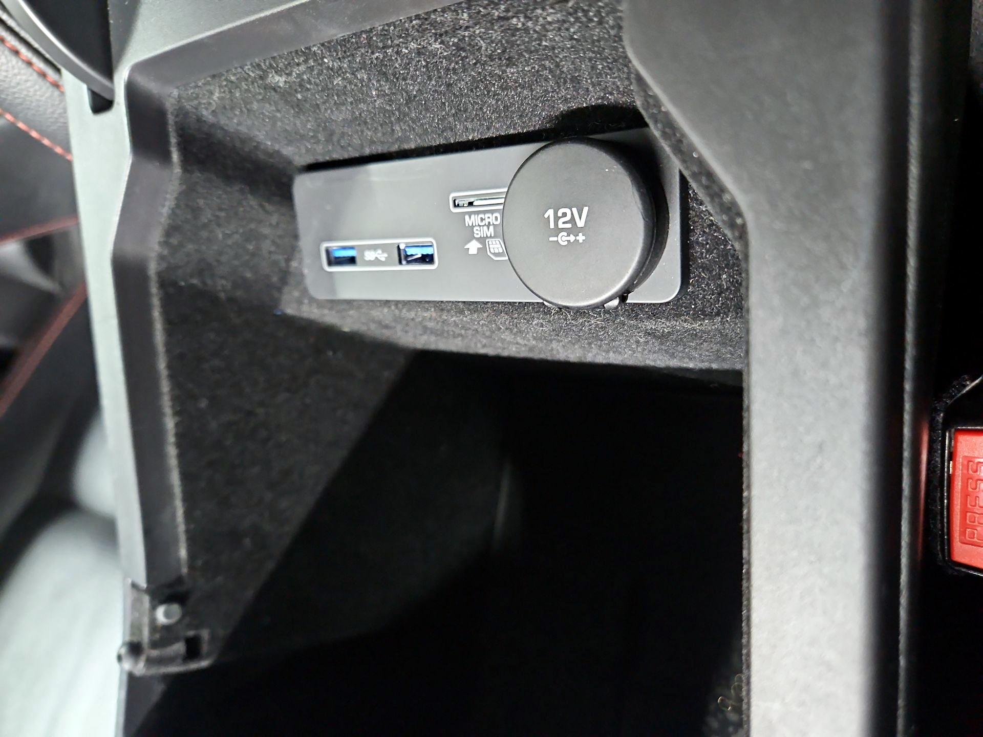 Thumbnail: 2020 Jaguar E-Pace - 18