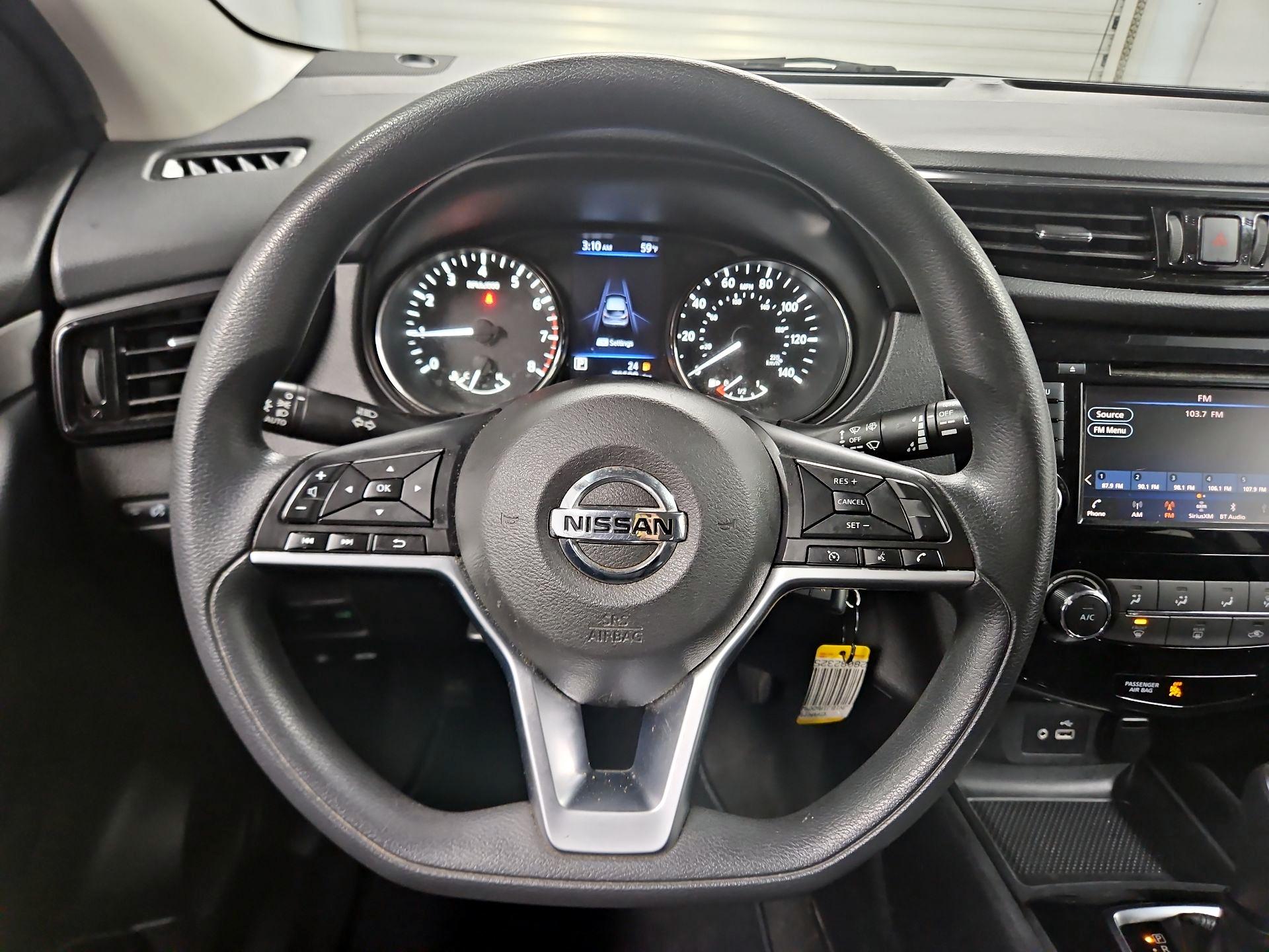 Thumbnail: 2021 Nissan Rogue Sport - 10