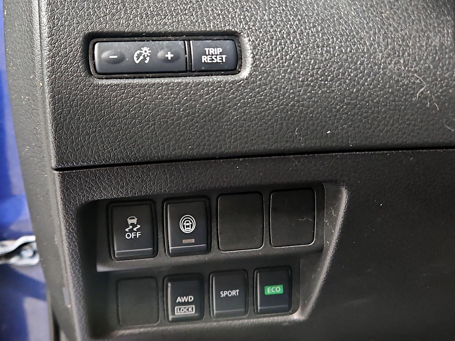 Thumbnail: 2021 Nissan Rogue Sport - 13