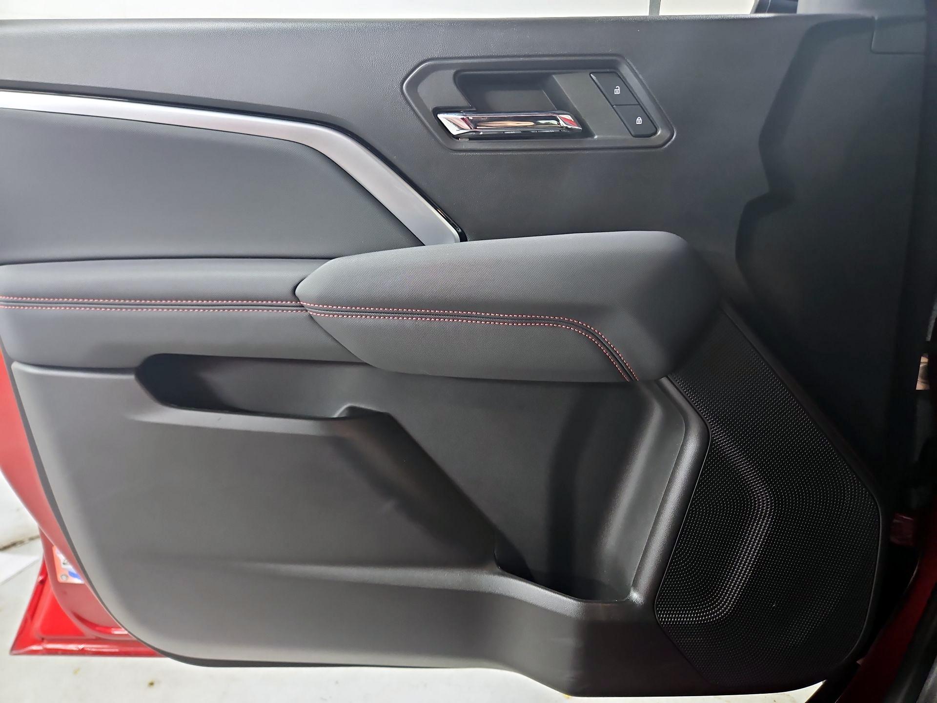 Thumbnail: 2024 Chevrolet Colorado - 12