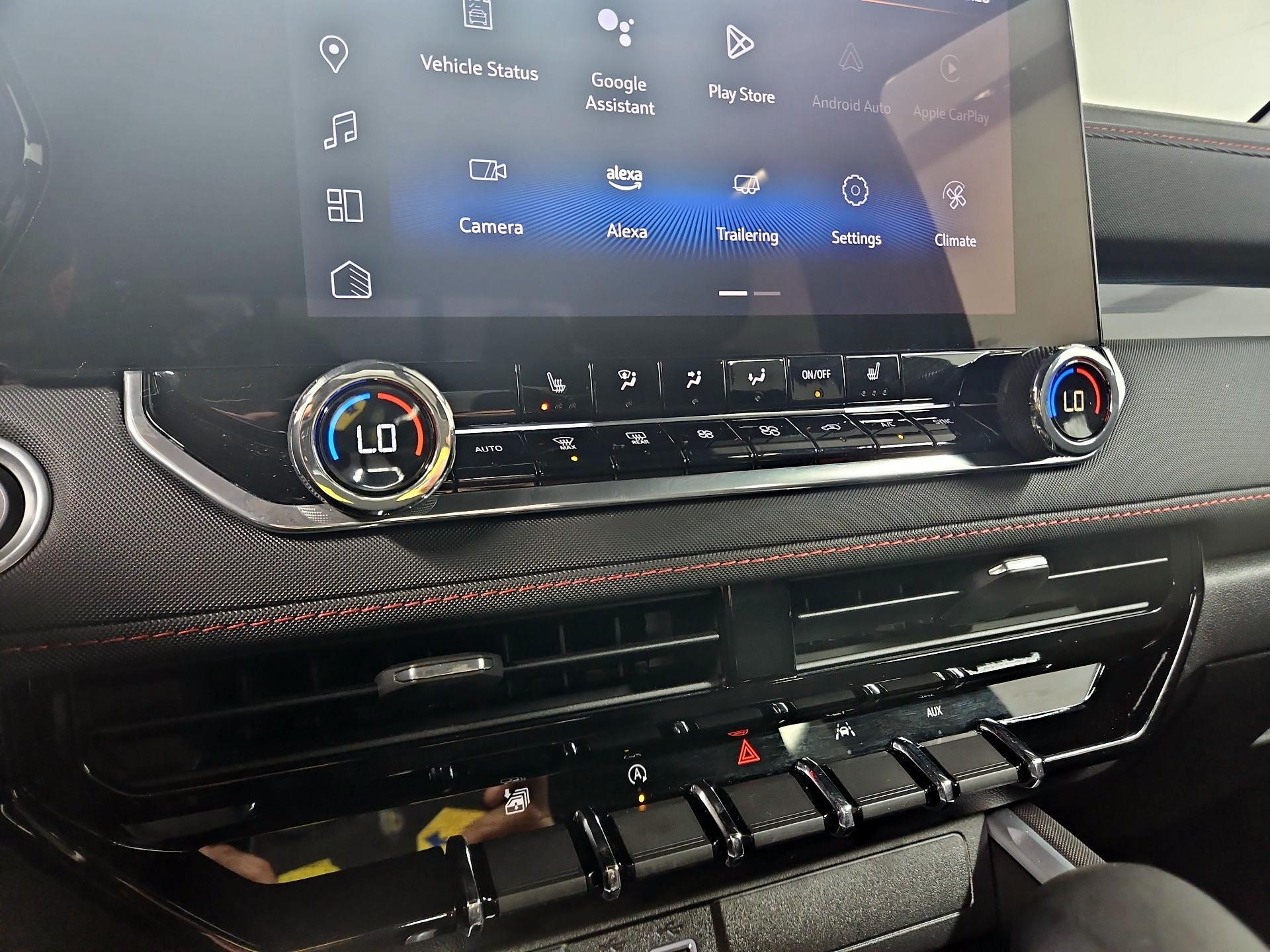 Thumbnail: 2024 Chevrolet Colorado - 17