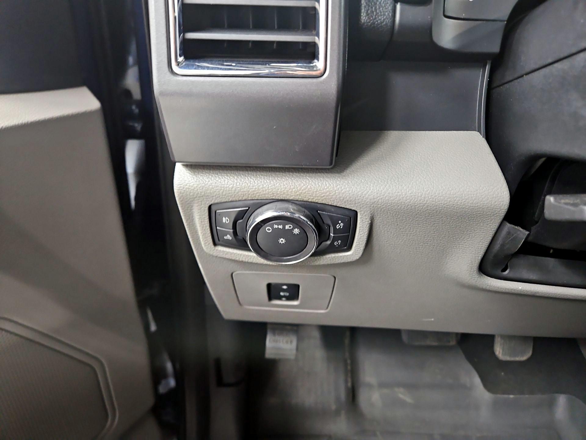 Thumbnail: 2016 Ford F-150 - 13