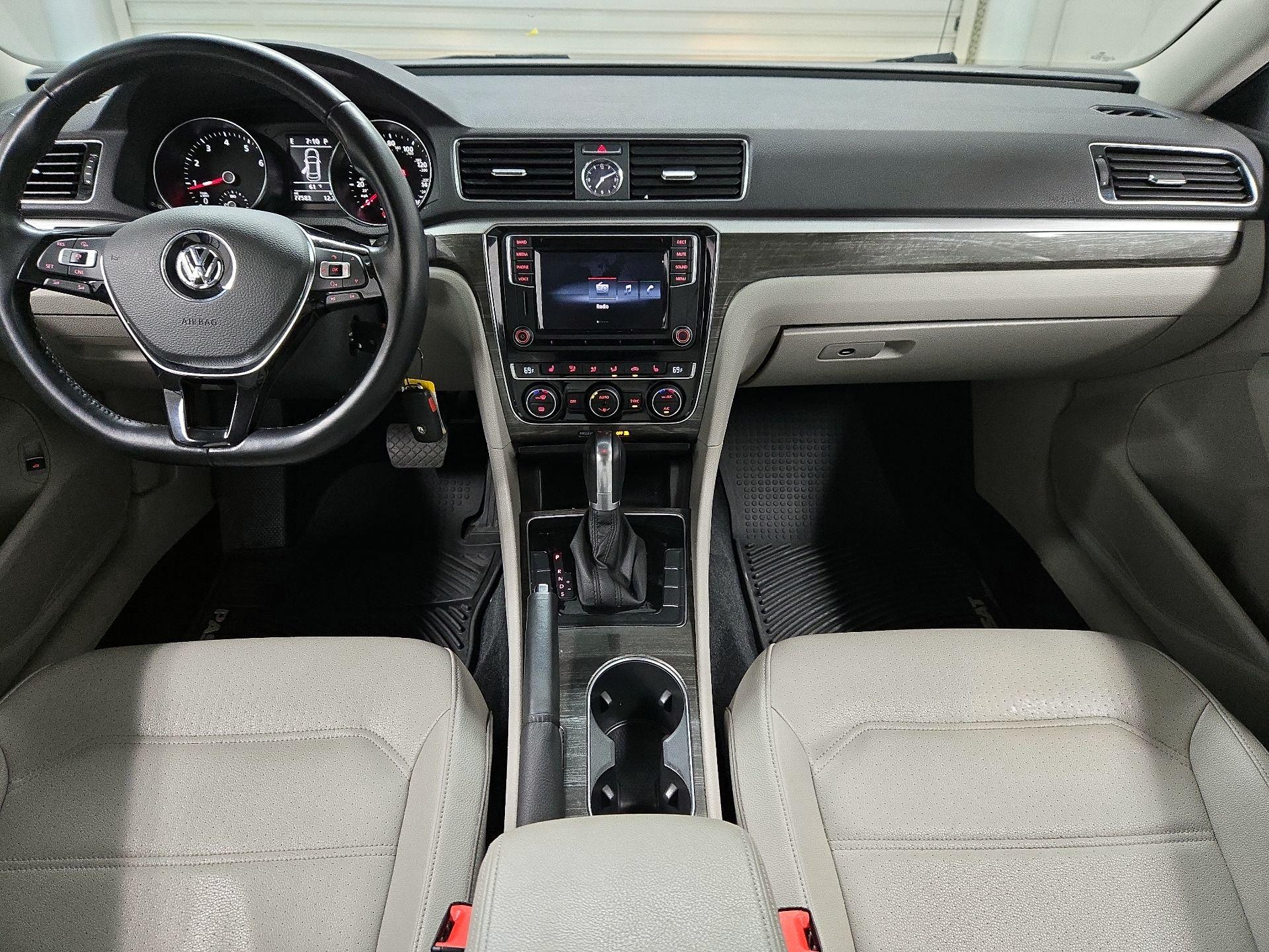 Thumbnail: 2016 Volkswagen Passat - 9