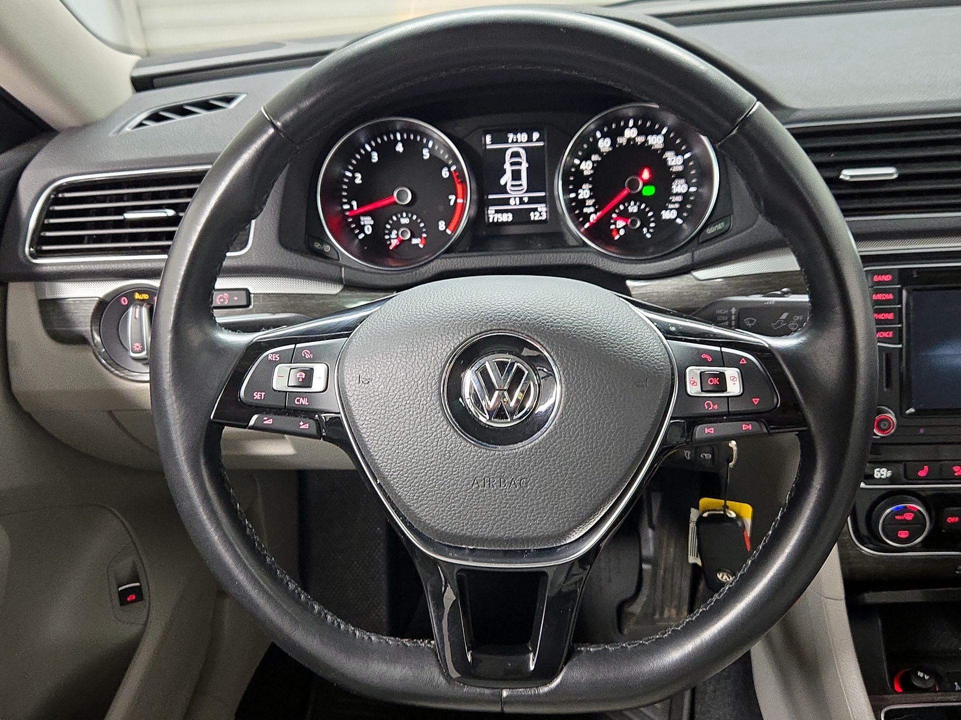 Thumbnail: 2016 Volkswagen Passat - 10