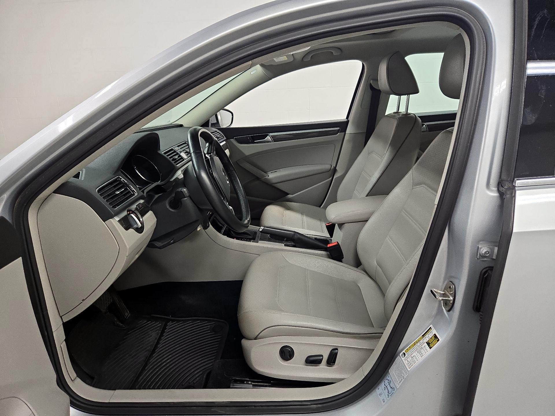 Thumbnail: 2016 Volkswagen Passat - 11