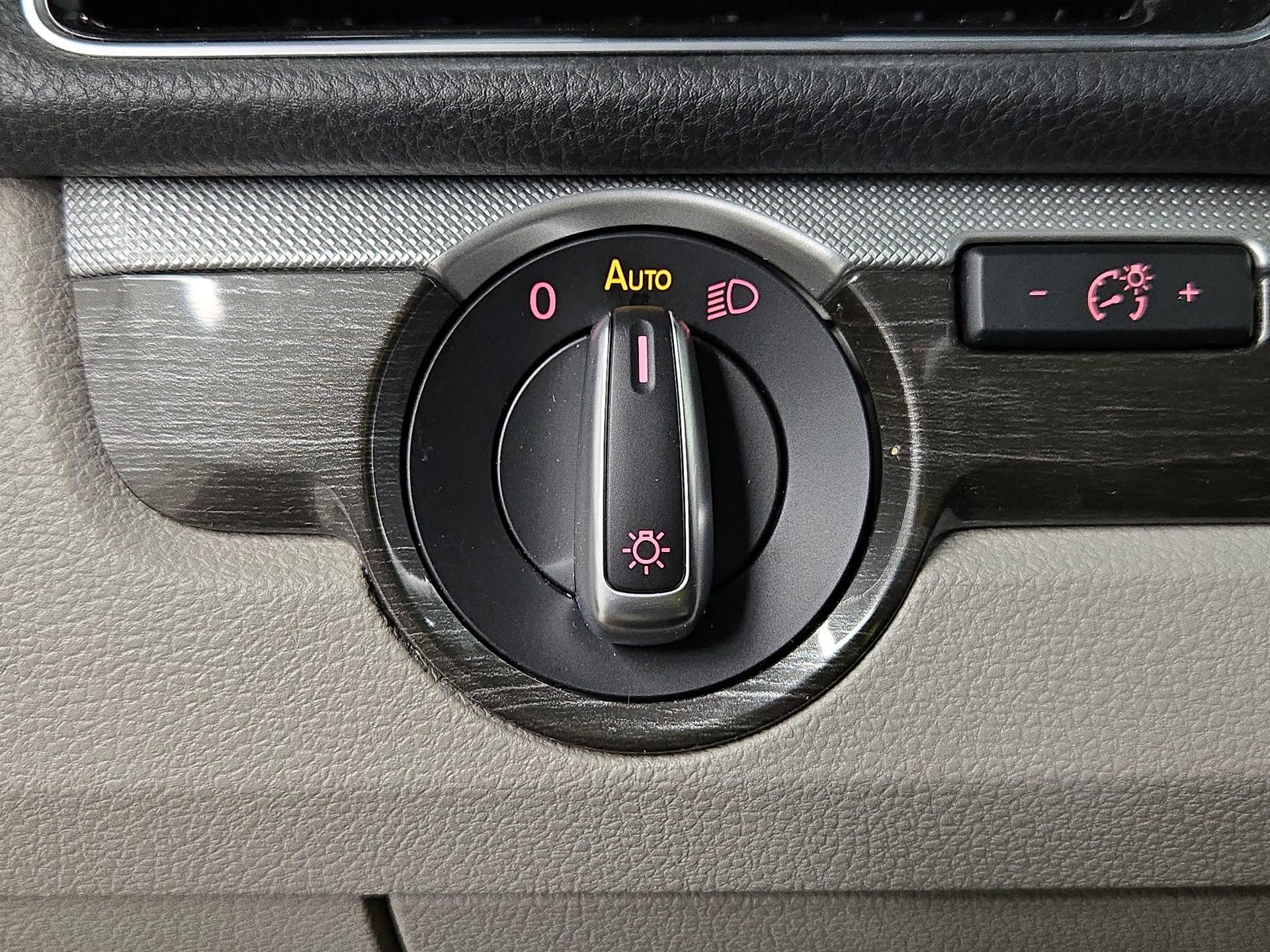 Thumbnail: 2016 Volkswagen Passat - 13