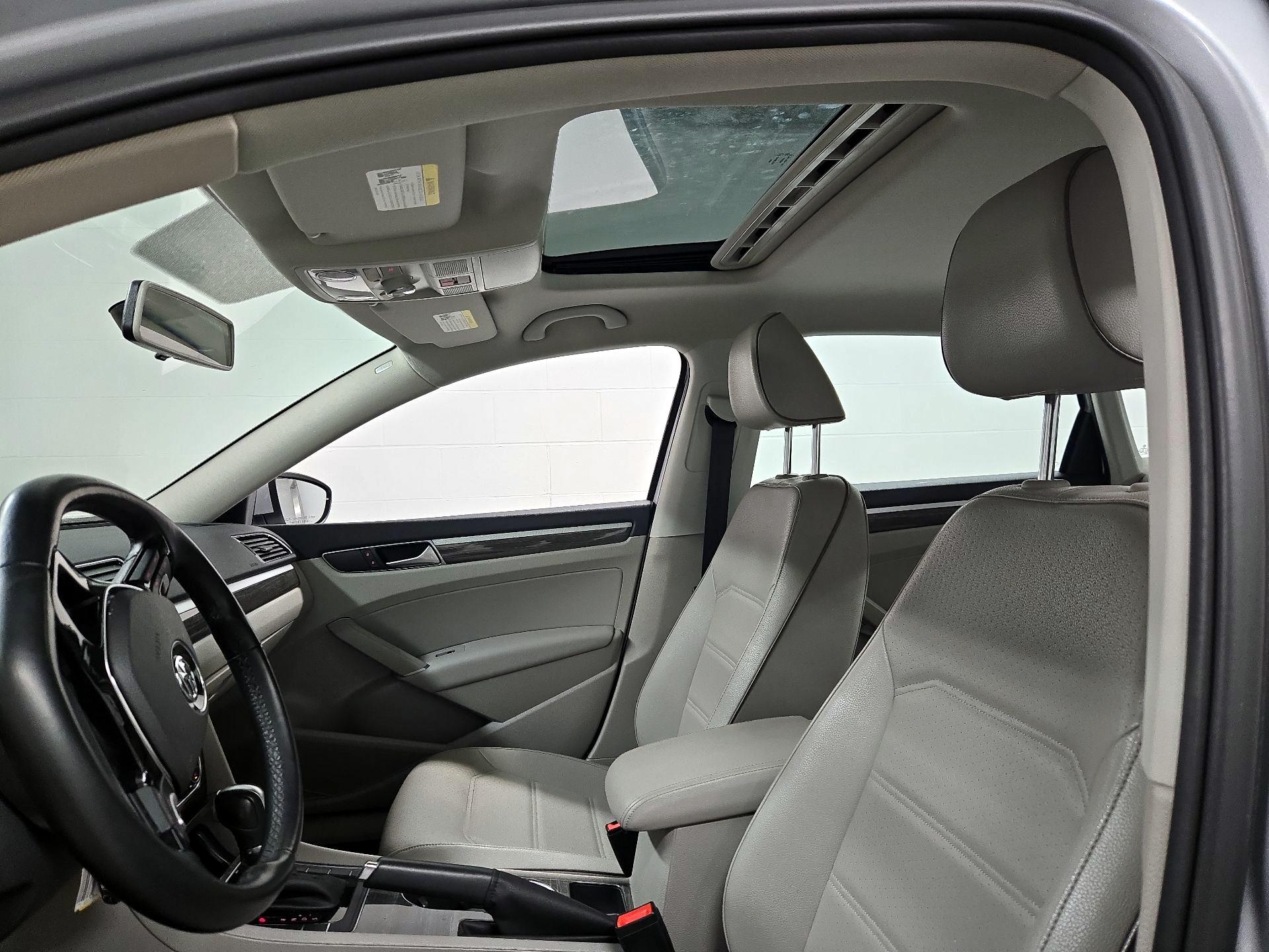 Thumbnail: 2016 Volkswagen Passat - 19