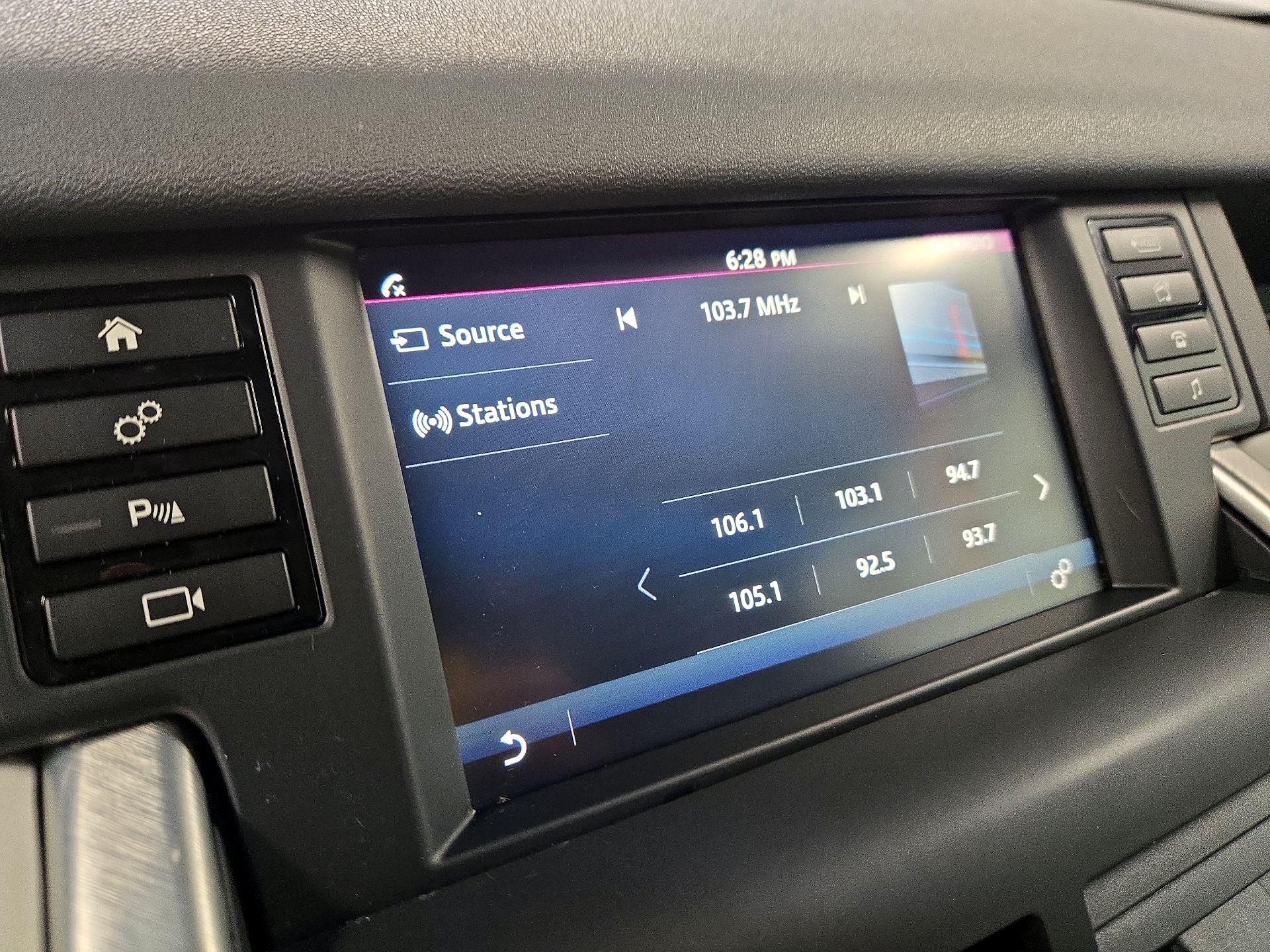 Thumbnail: 2018 Land Rover Discovery Sport - 15