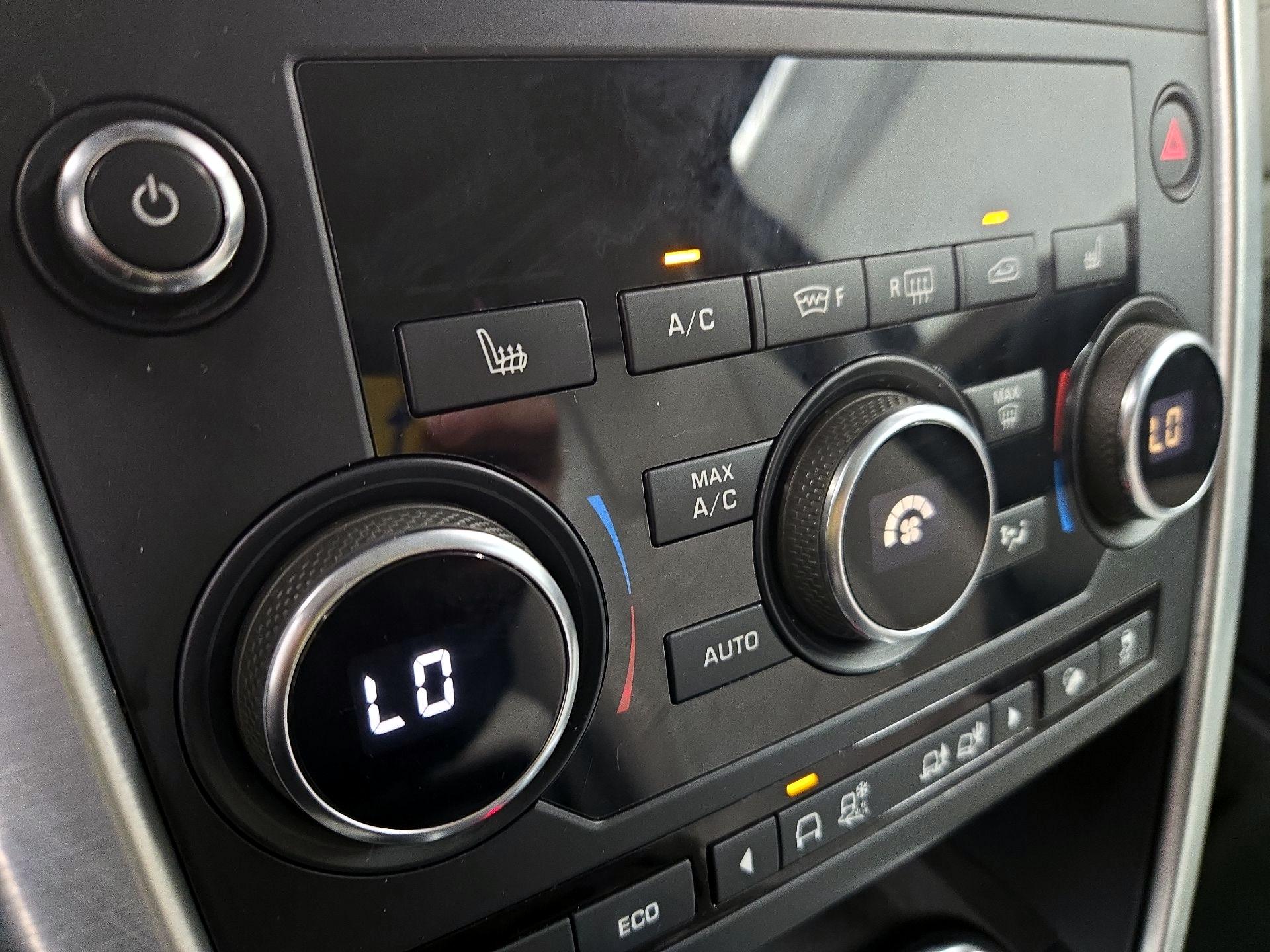 Thumbnail: 2018 Land Rover Discovery Sport - 16