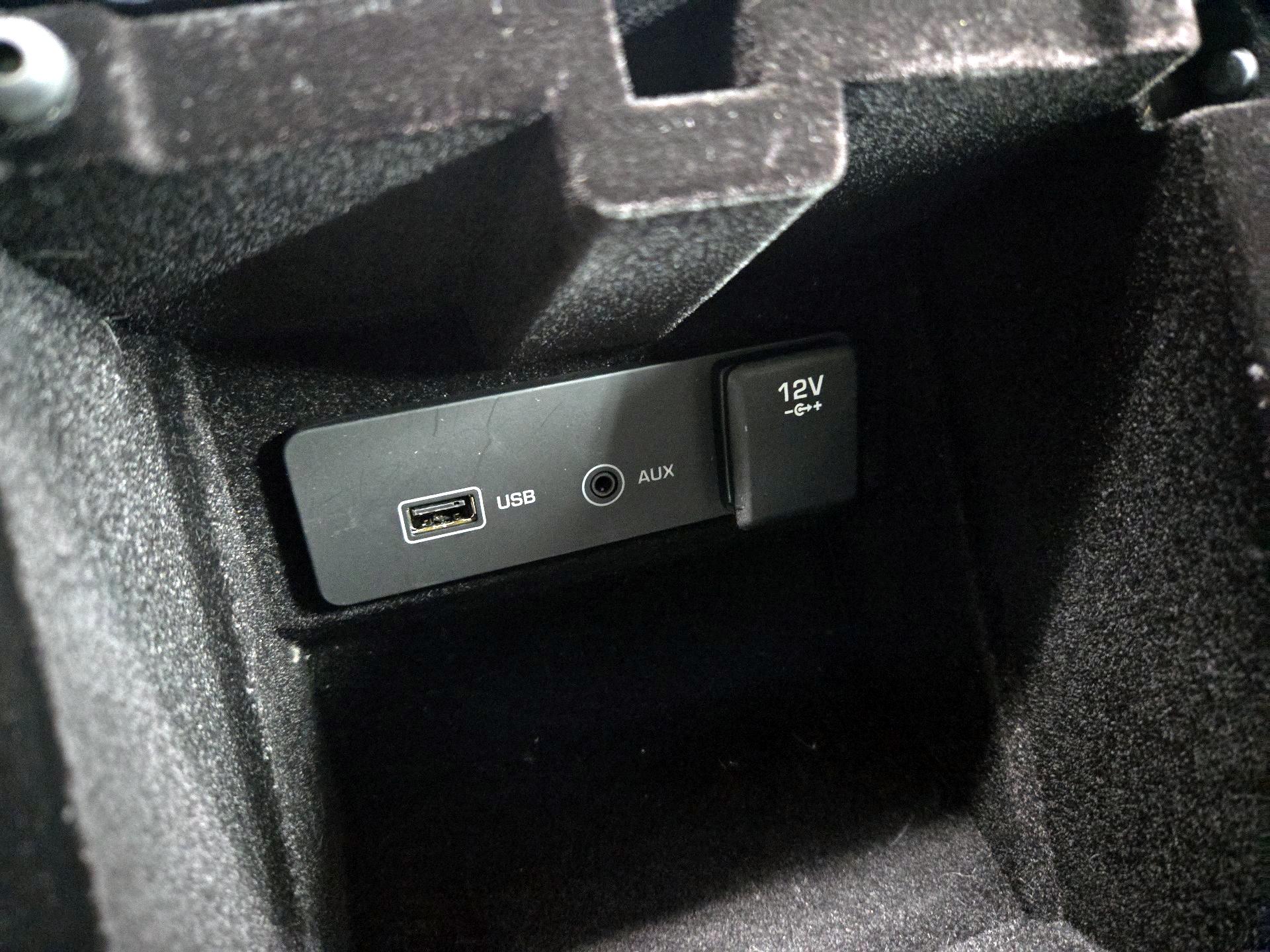 Thumbnail: 2018 Land Rover Discovery Sport - 18