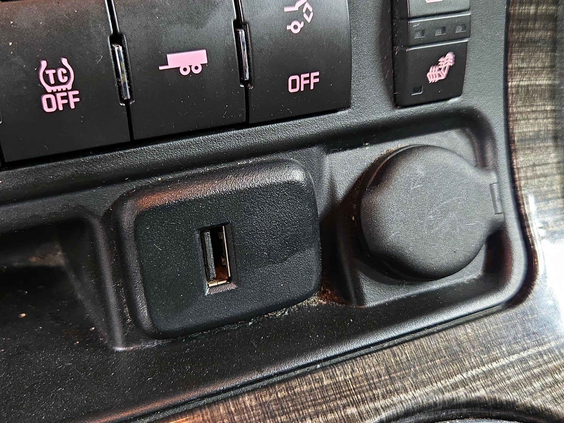 Thumbnail: 2015 GMC Acadia - 18