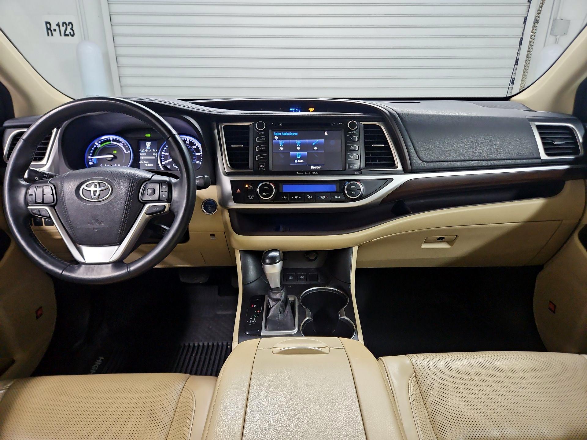 Thumbnail: 2016 Toyota Highlander - 9