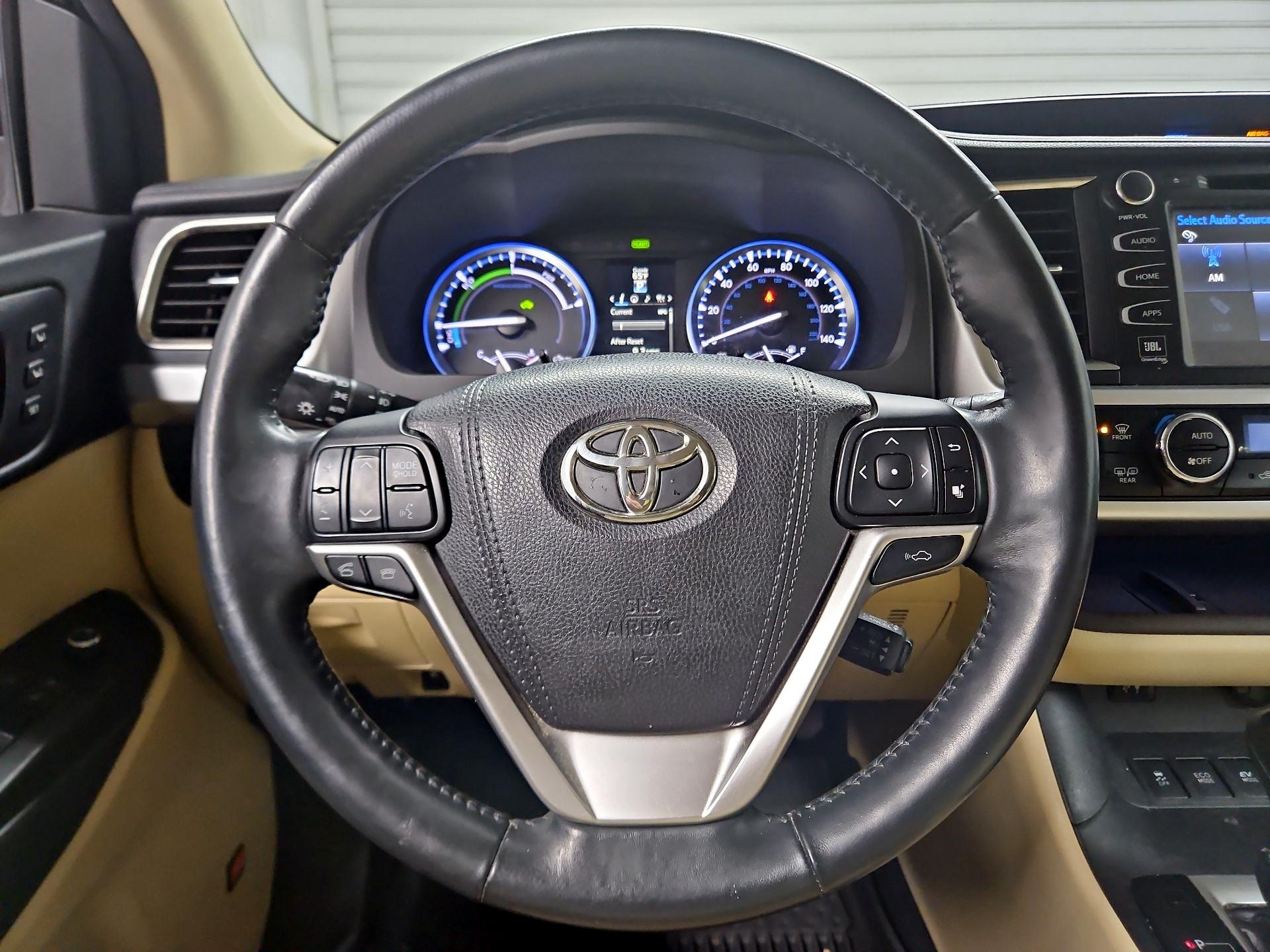 Thumbnail: 2016 Toyota Highlander - 10