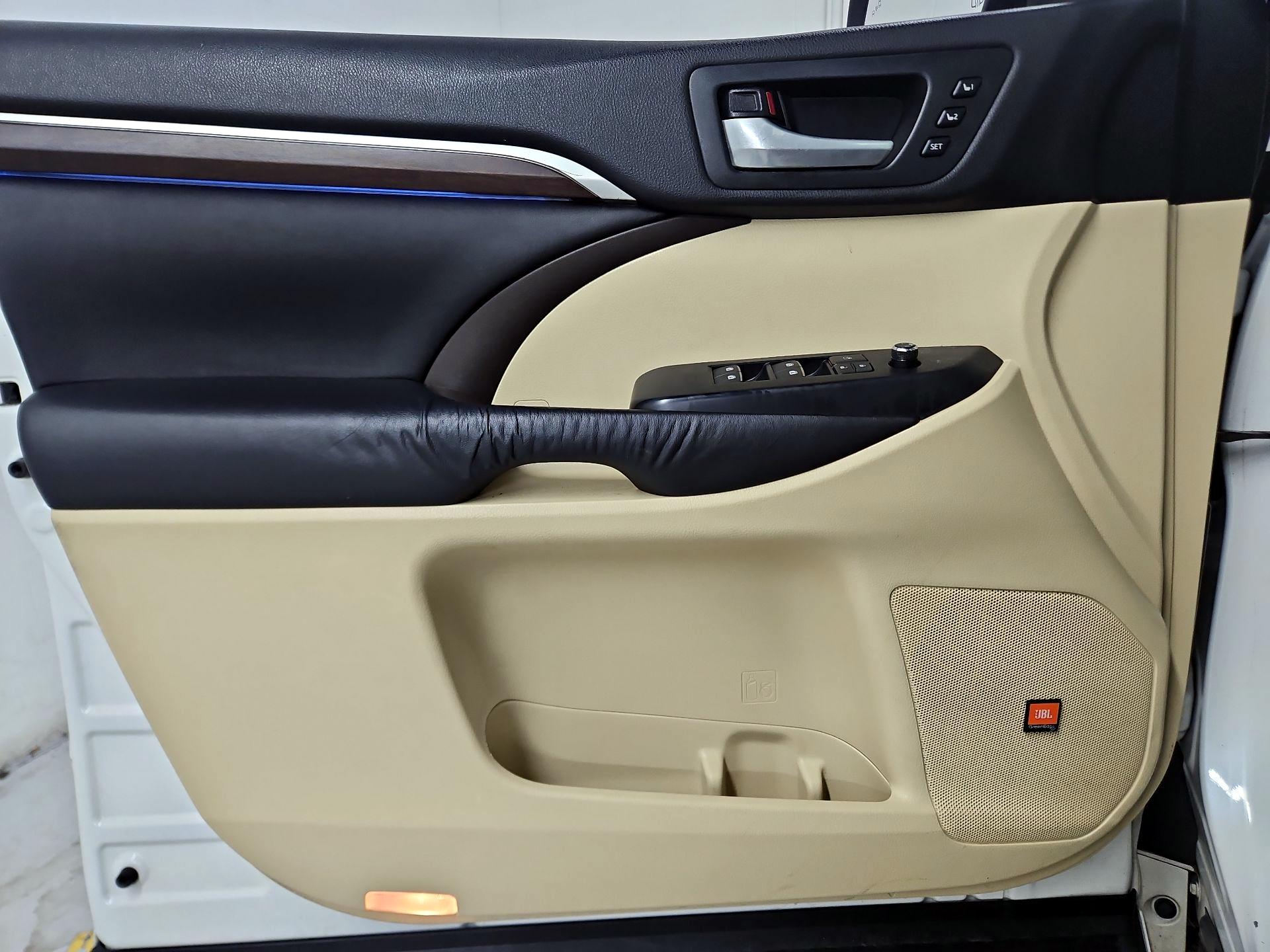 Thumbnail: 2016 Toyota Highlander - 12