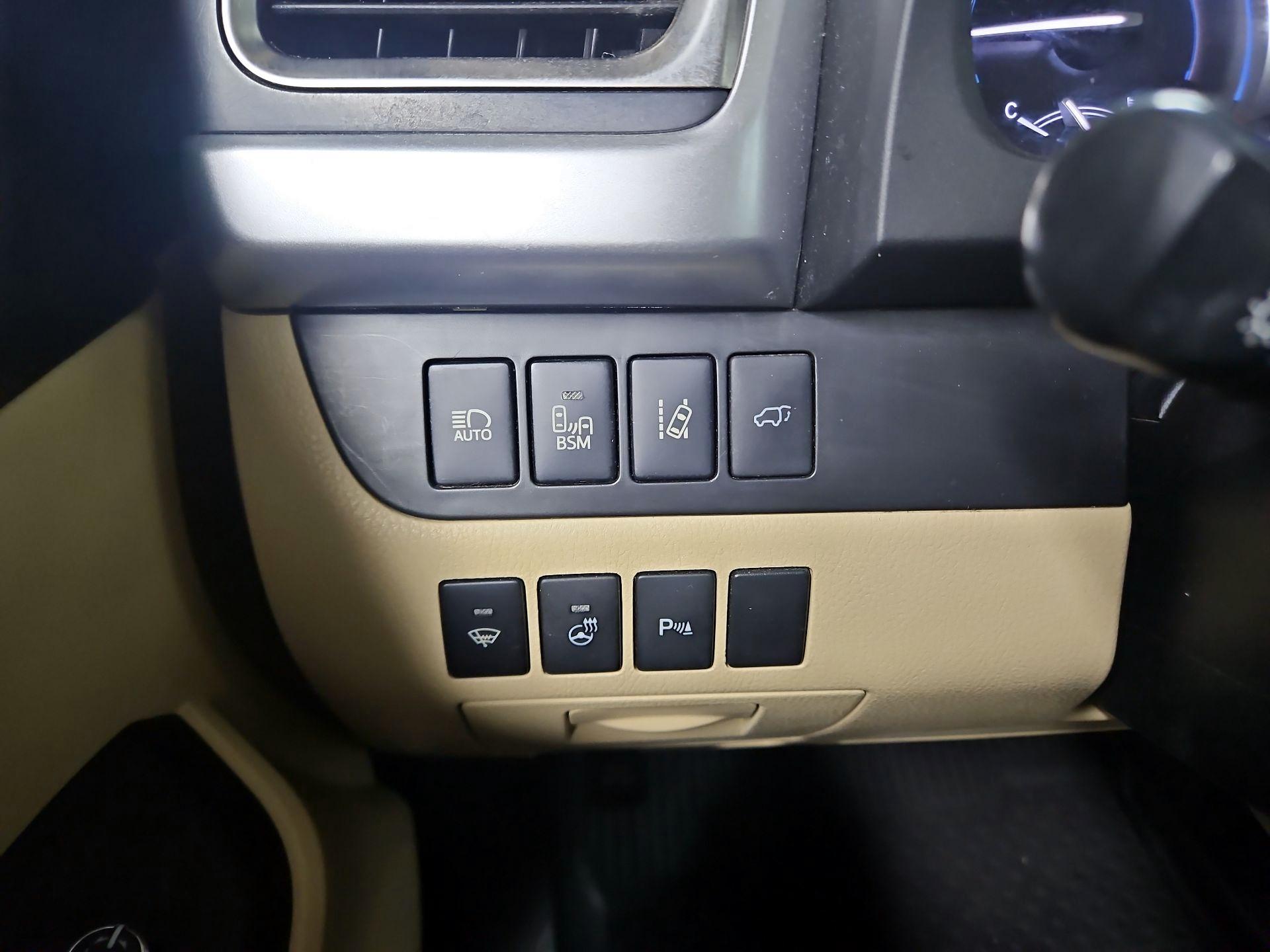 Thumbnail: 2016 Toyota Highlander - 13